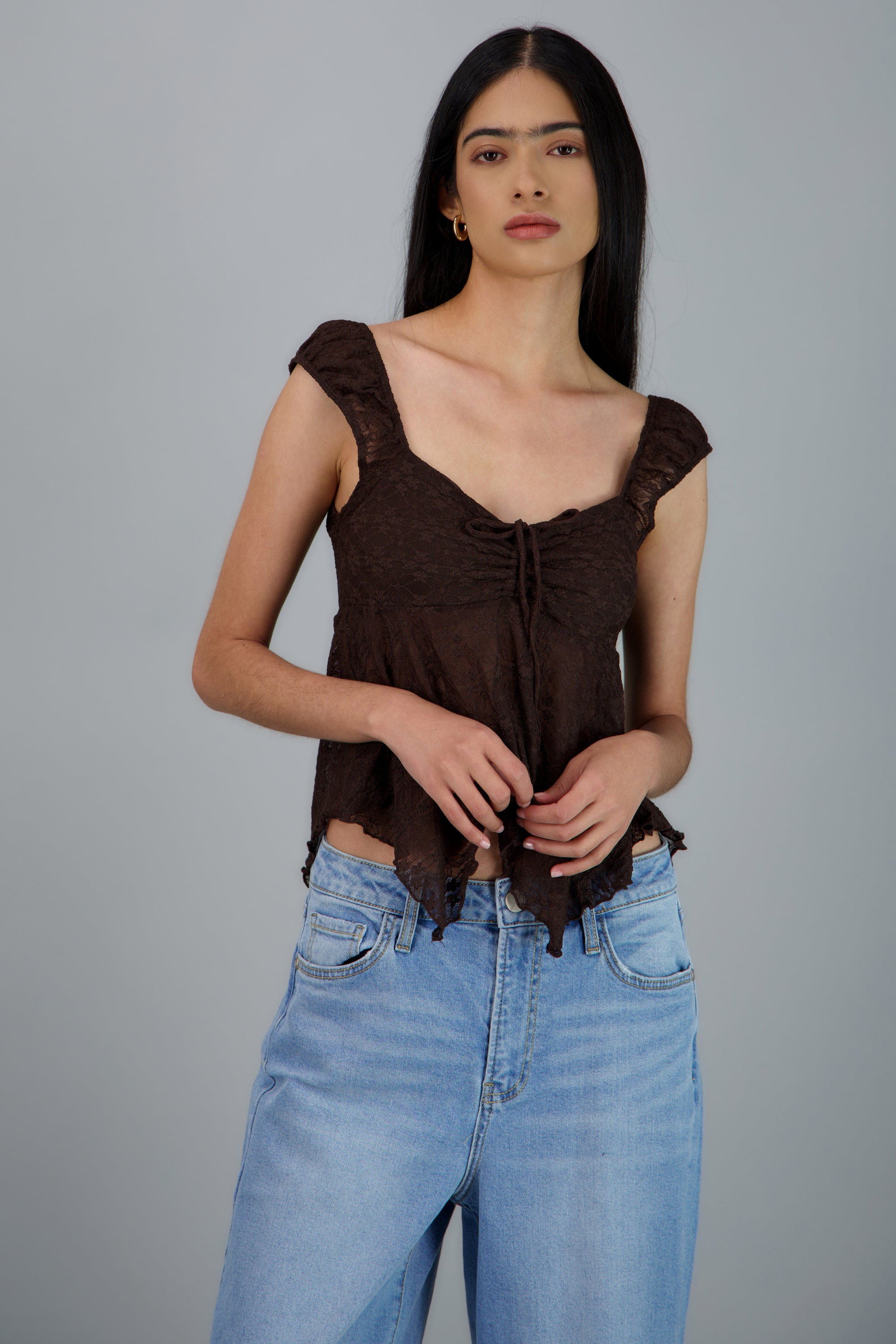 Blusa encaje asimetrica manga corta CHOCOLATE