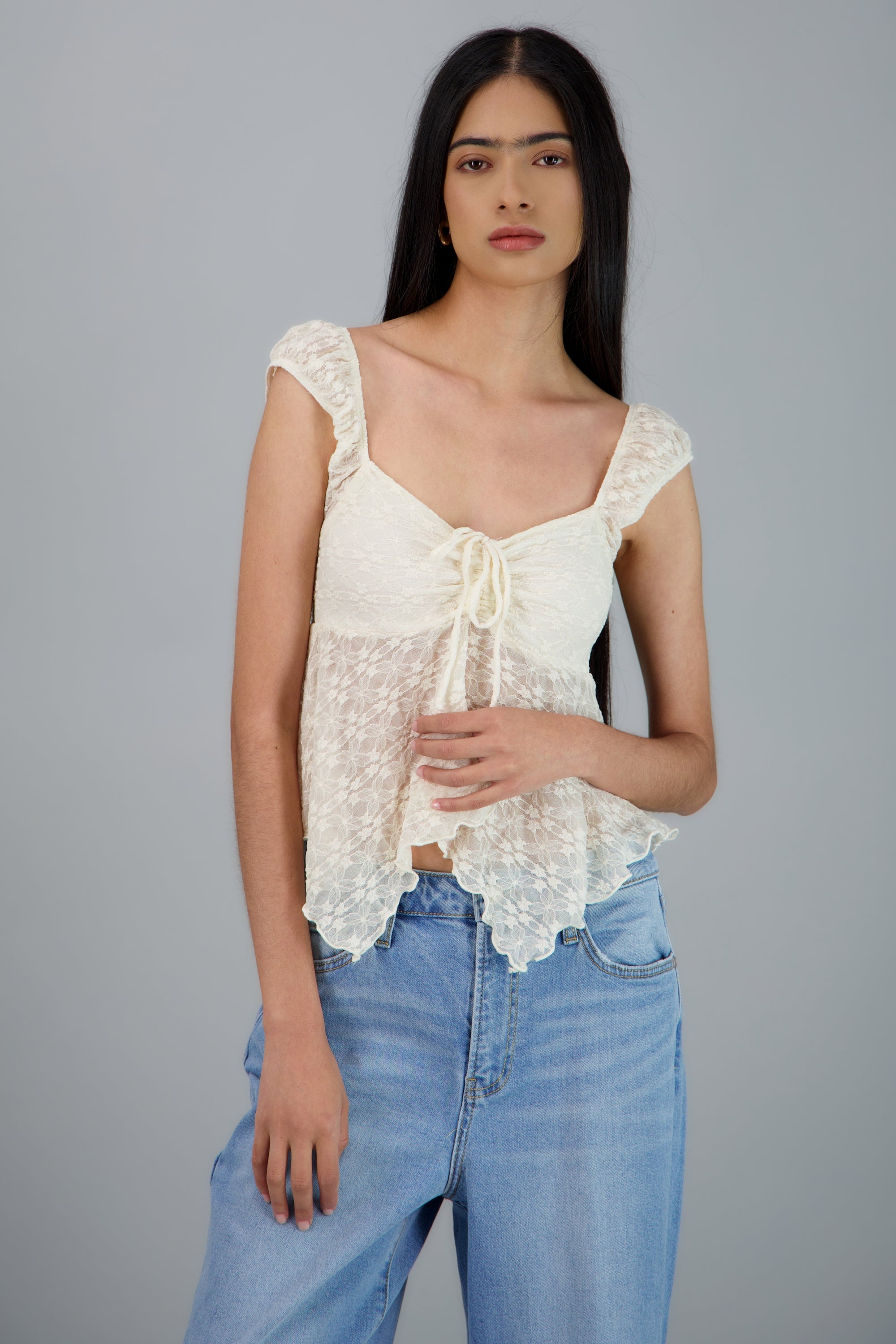 BLUSA MANGA CORTA ASIMETRICA DETALLE NUDO CREMA