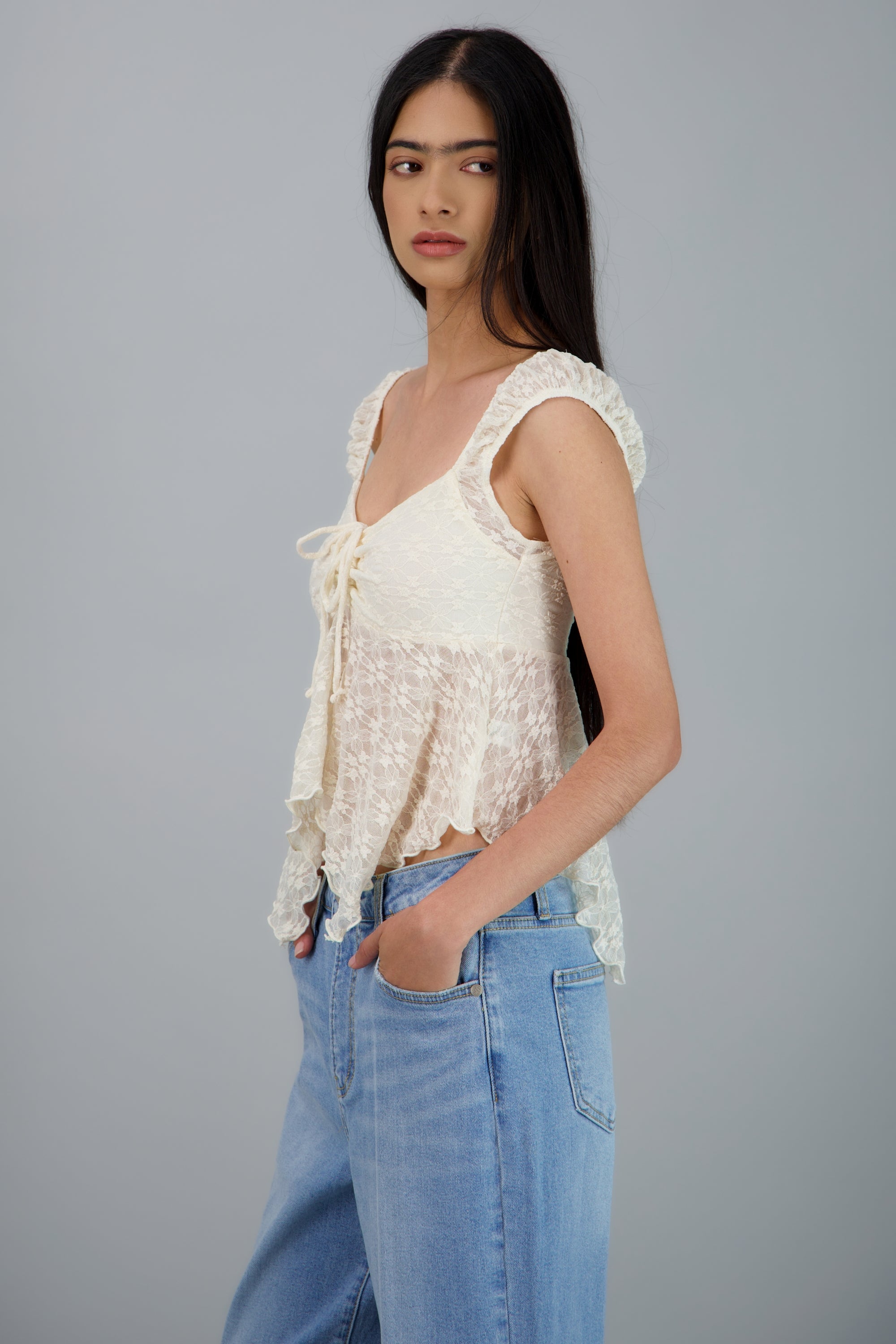 BLUSA MANGA CORTA ASIMETRICA DETALLE NUDO CREMA