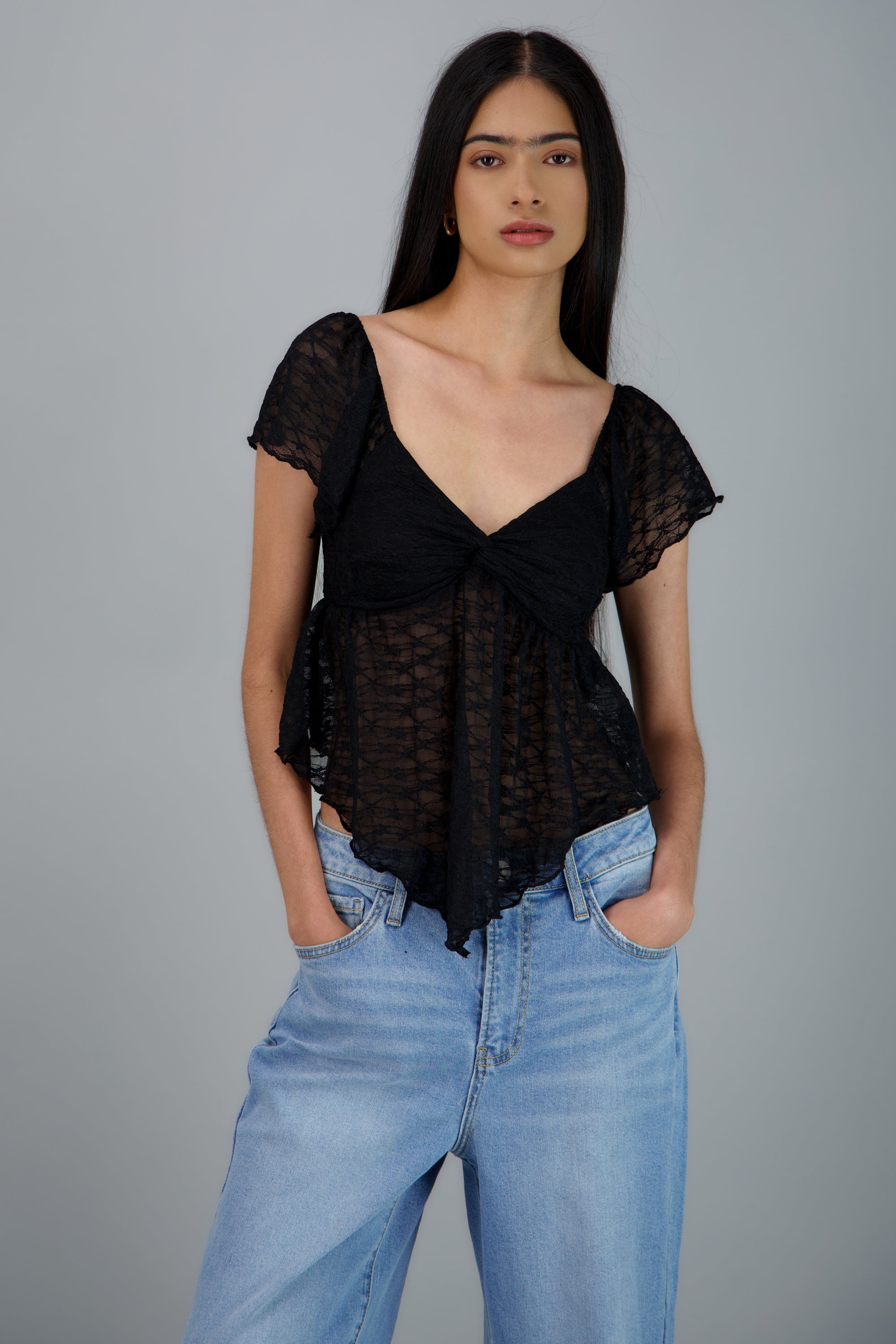 BLUSA MANGA CORTA ASIMETRICA DETALLE NUDO NEGRO