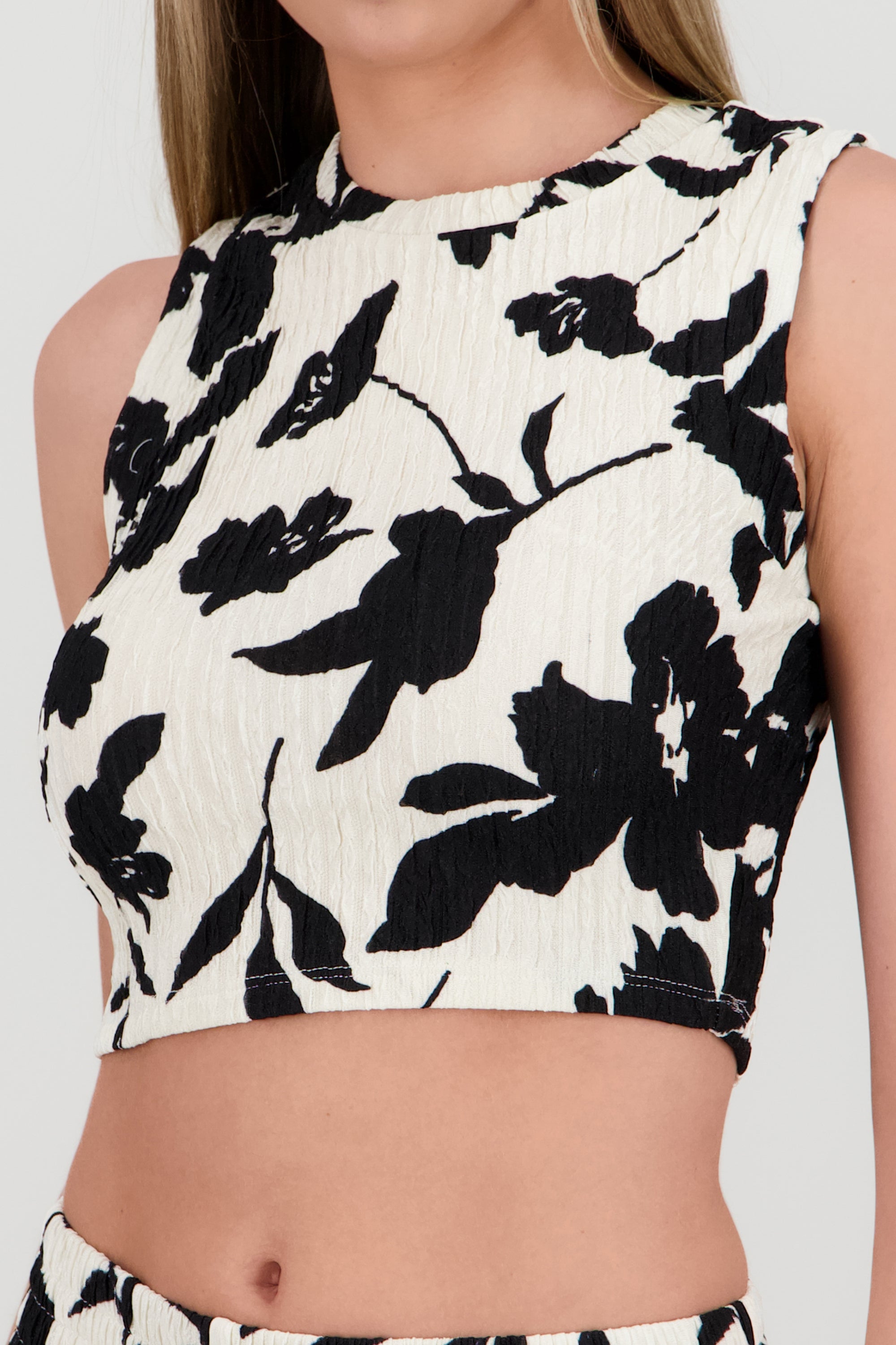 Top textura flores tropicales NEGRO COMBO