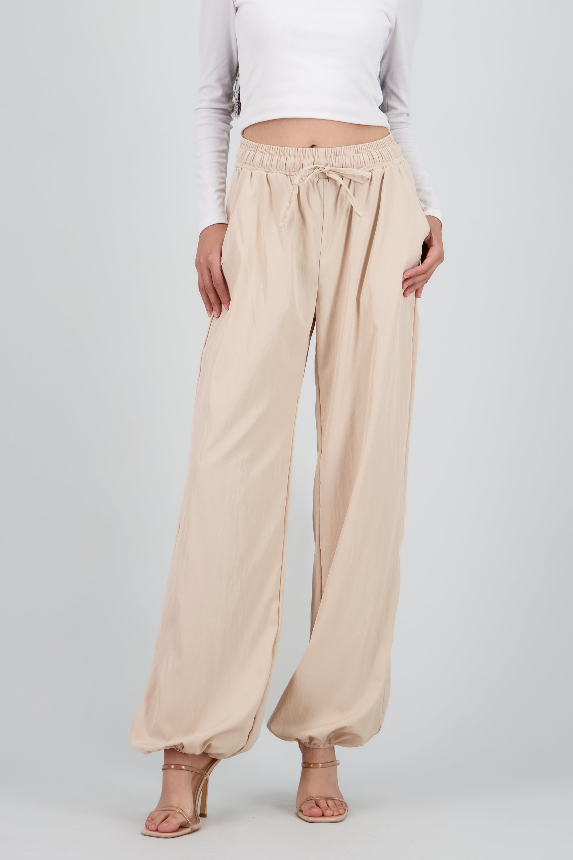 Jogger parachute detalle jareta ARENA