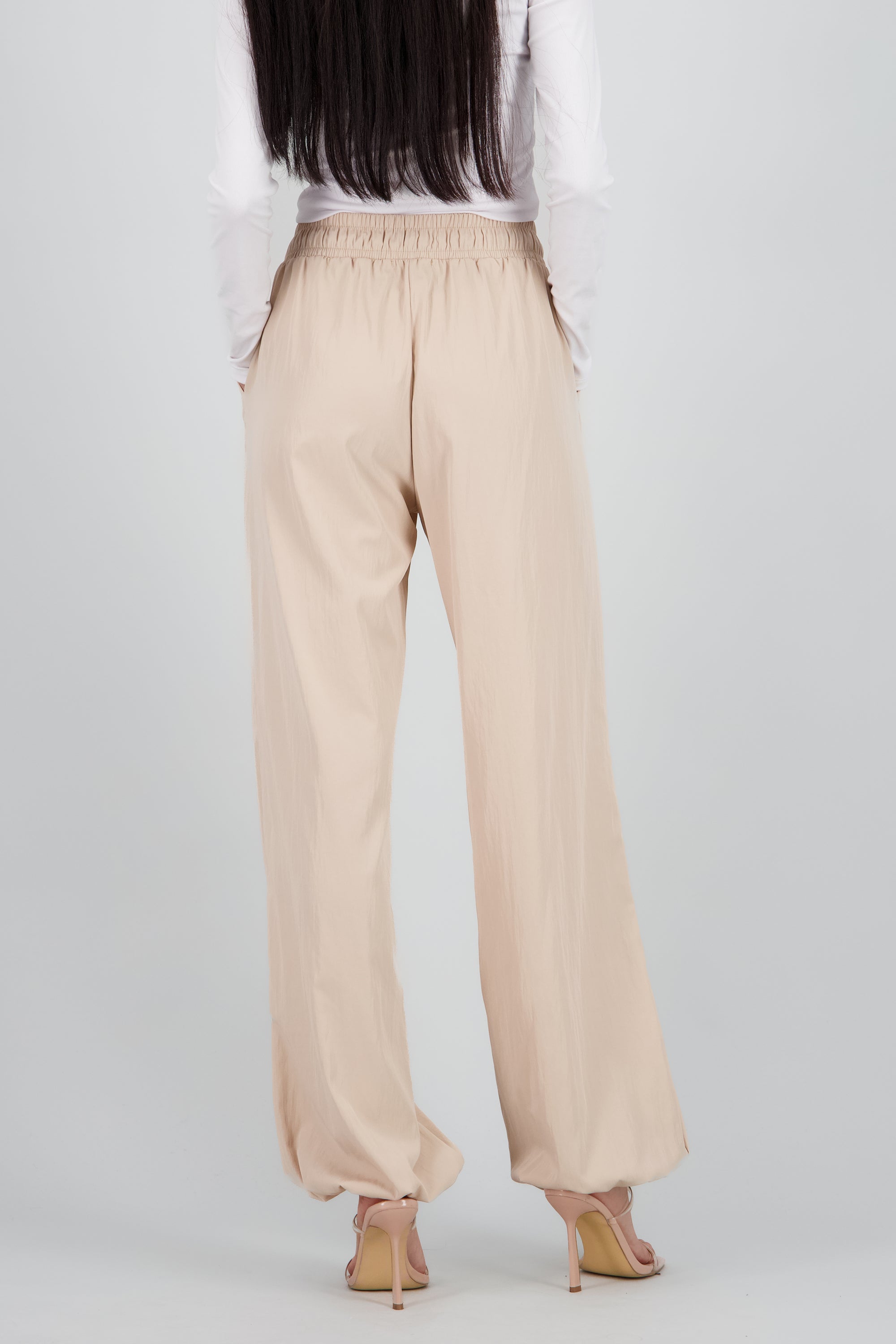 Jogger parachute detalle jareta ARENA