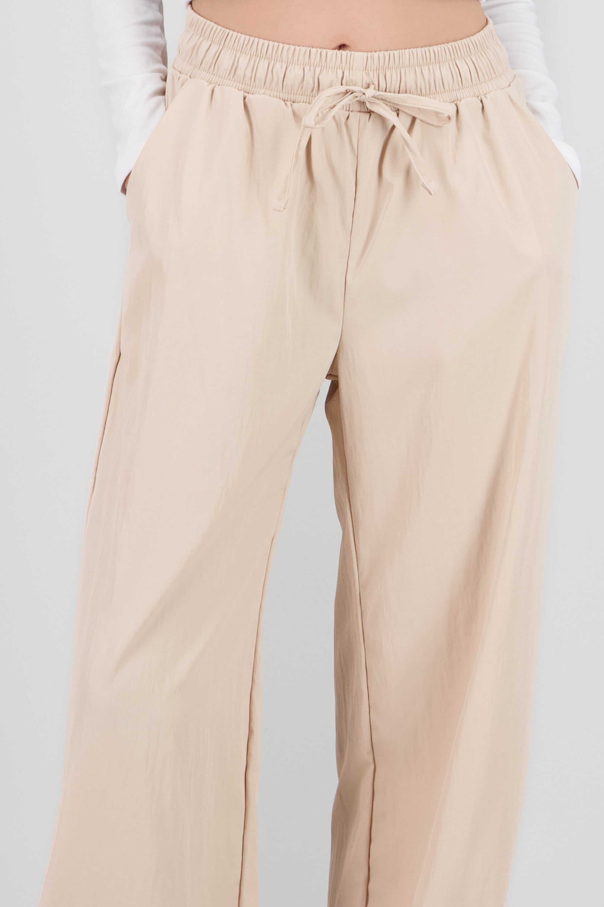 Jogger parachute detalle jareta ARENA