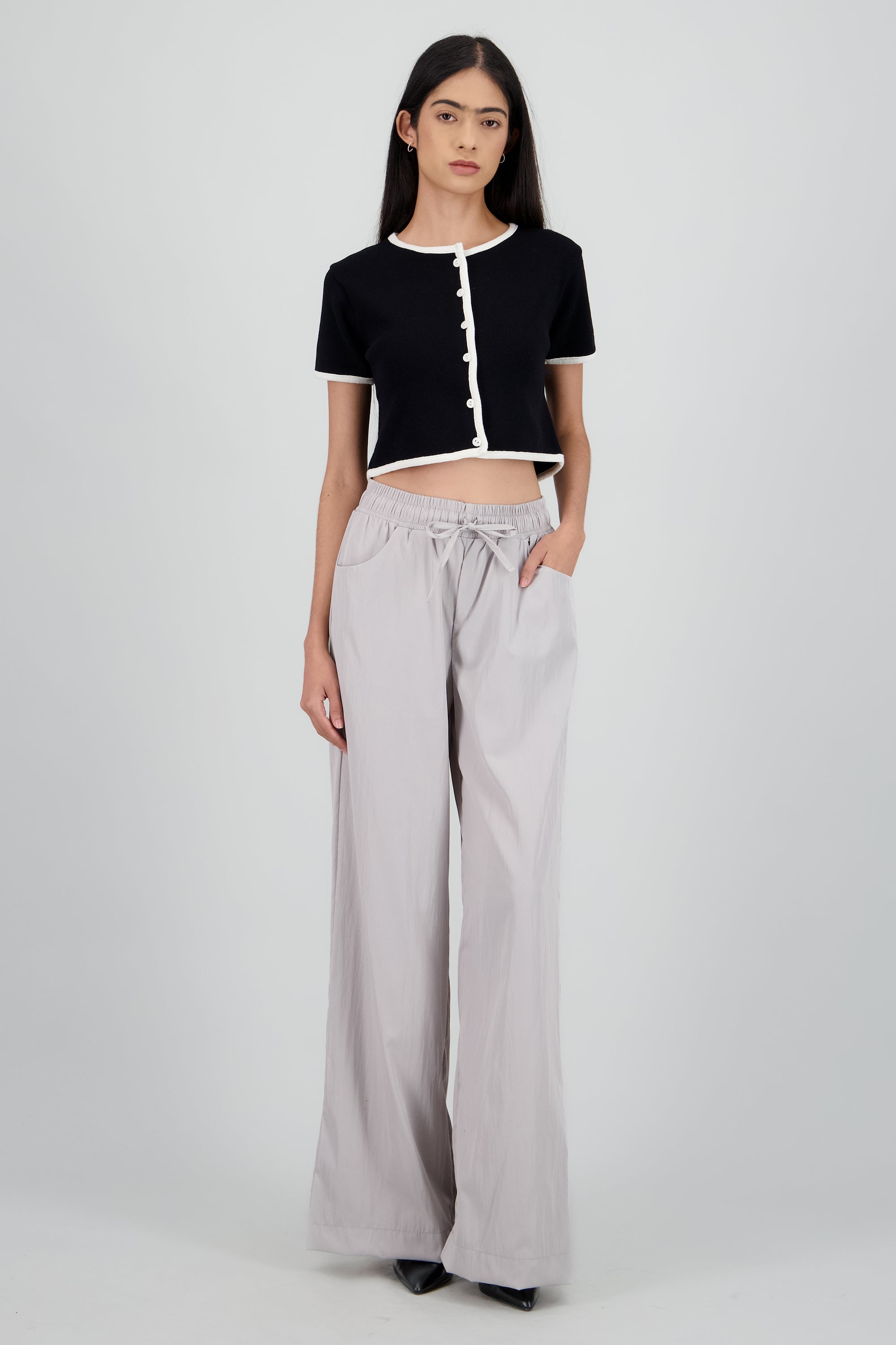 Pantalon parachute detalle bolsas GRIS