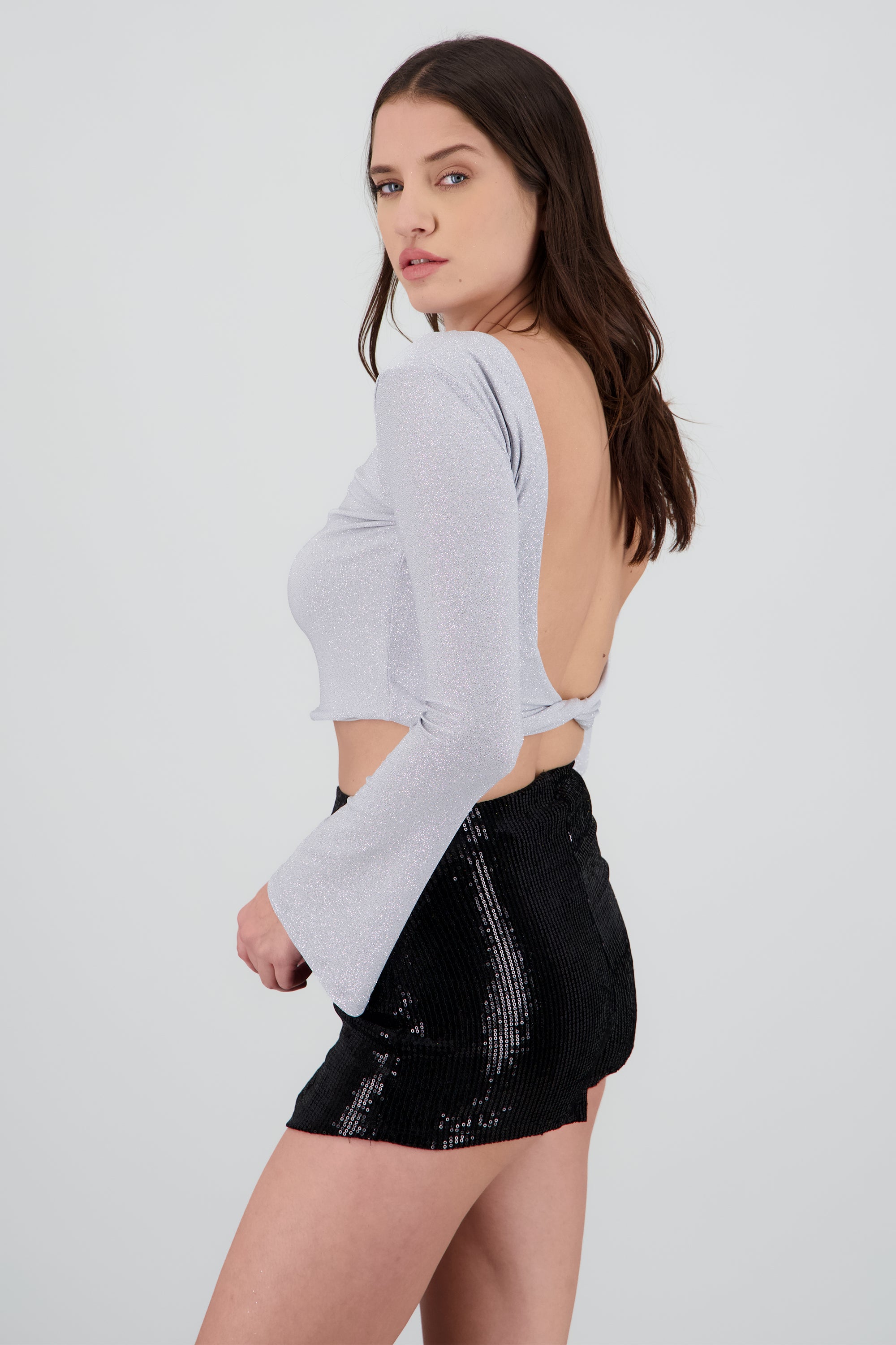 Blusa manga larga brillos detalle escote espalda GRIS