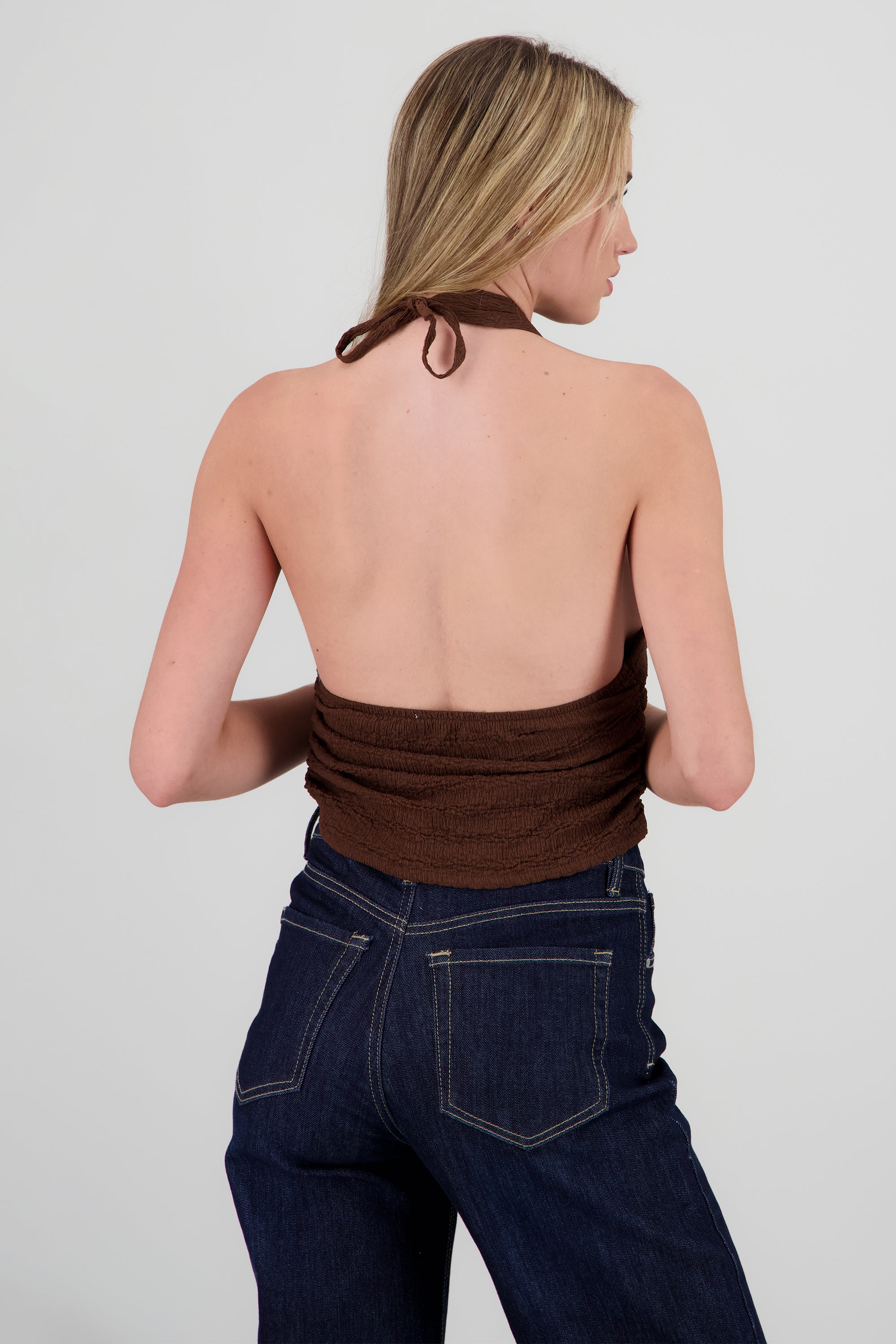 Top halter detalle textura CHOCOLATE