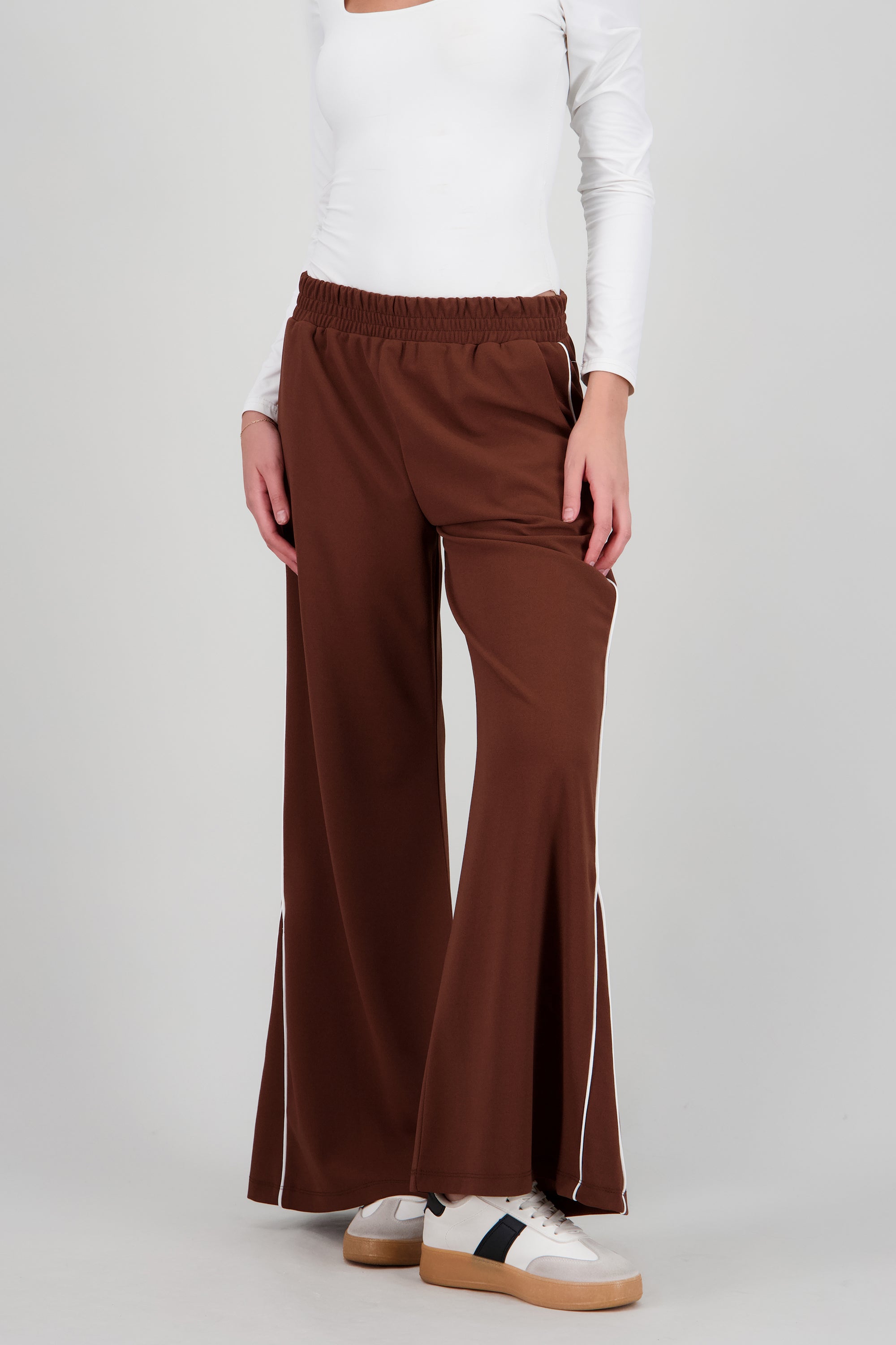 Pantalon amplio rayas costados CHOCOLATE