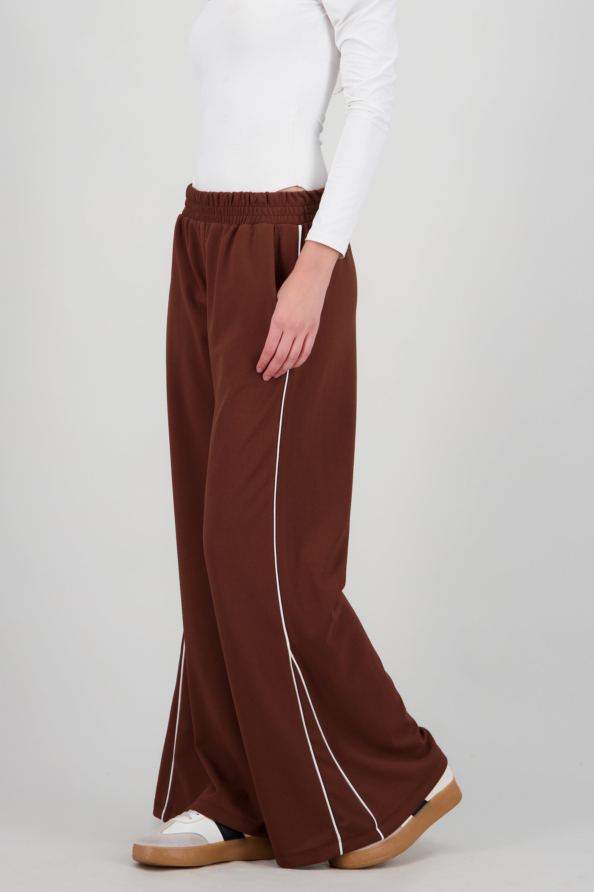 Pantalon amplio rayas costados CHOCOLATE