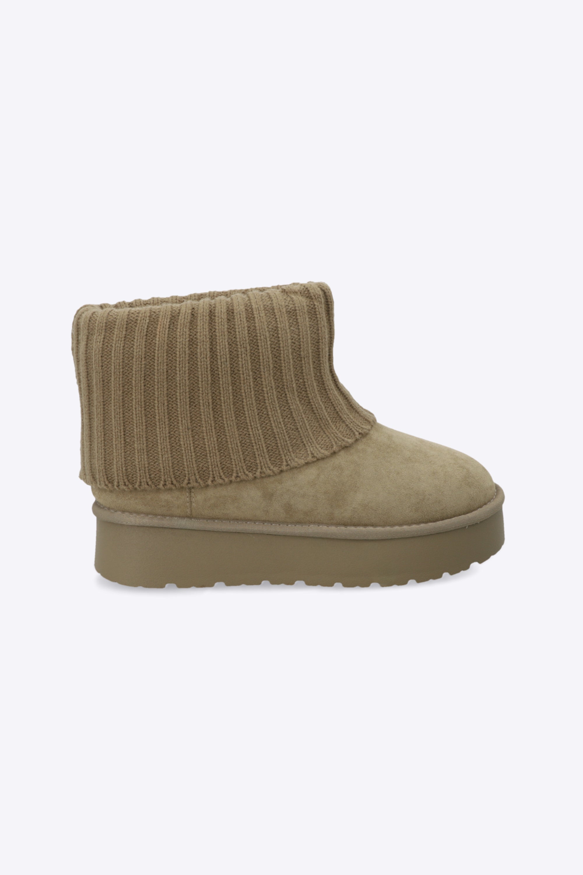 Bota invierno calceta tejida