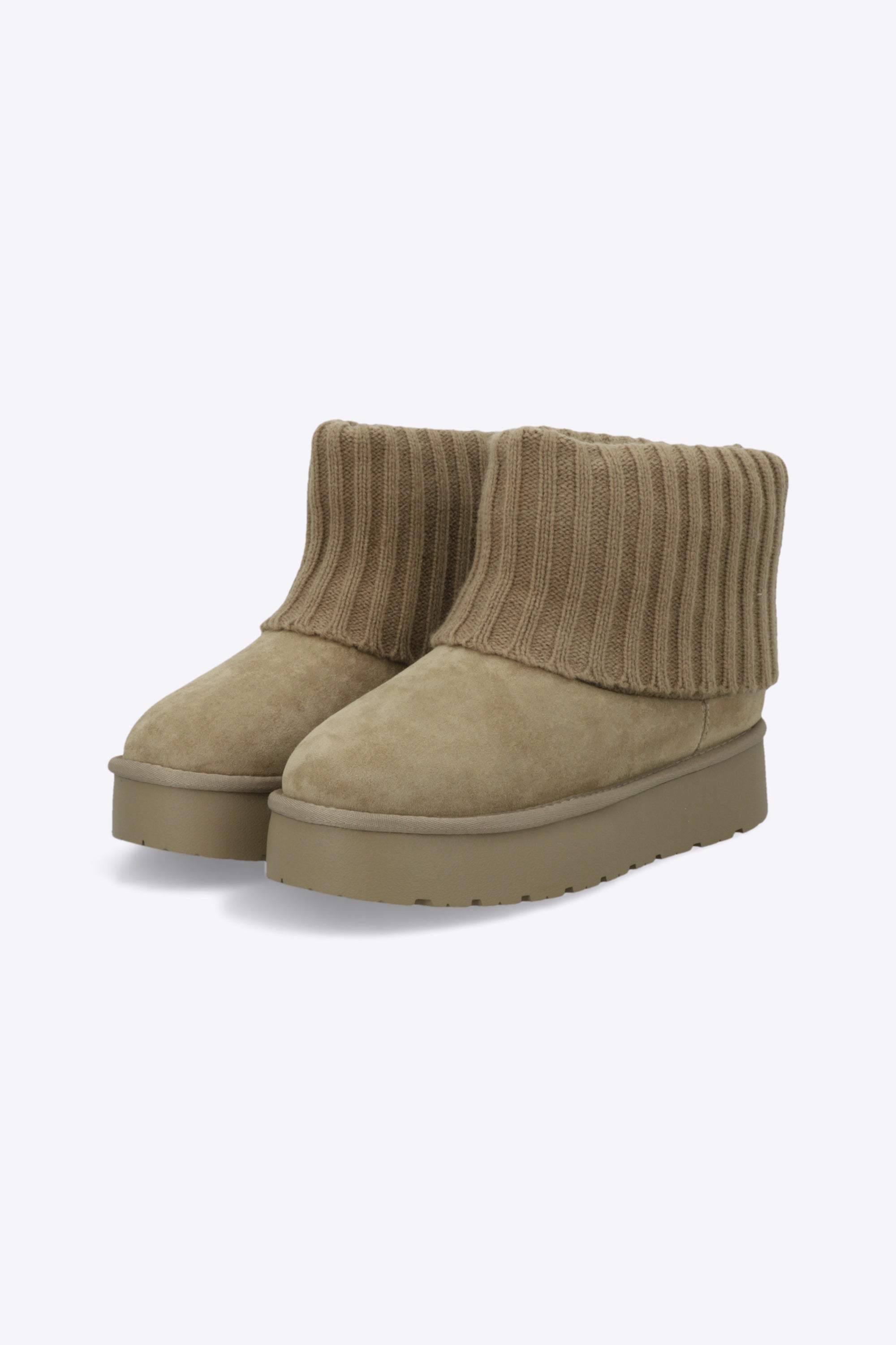 Bota invierno calceta tejida
