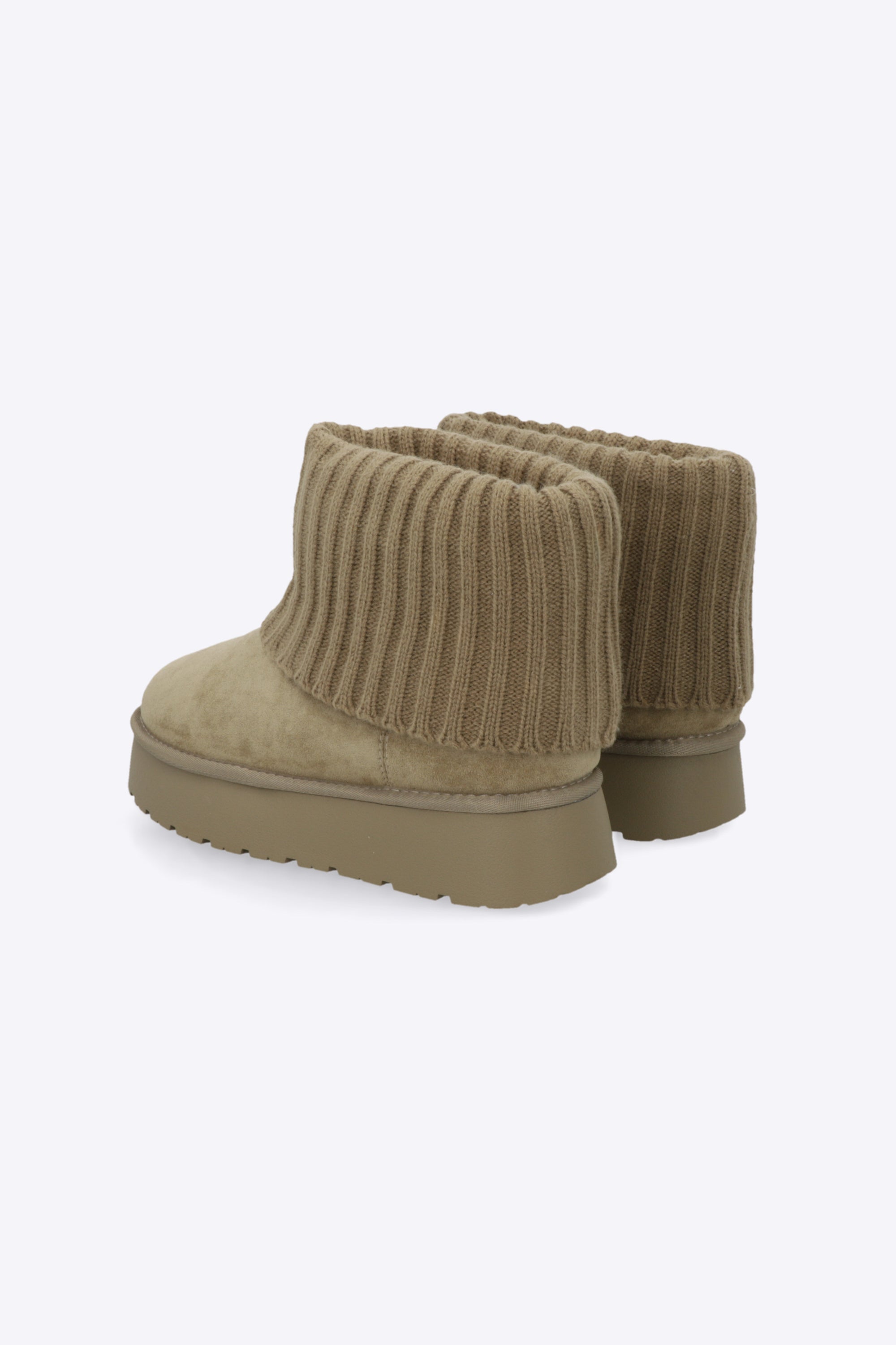Bota invierno calceta tejida