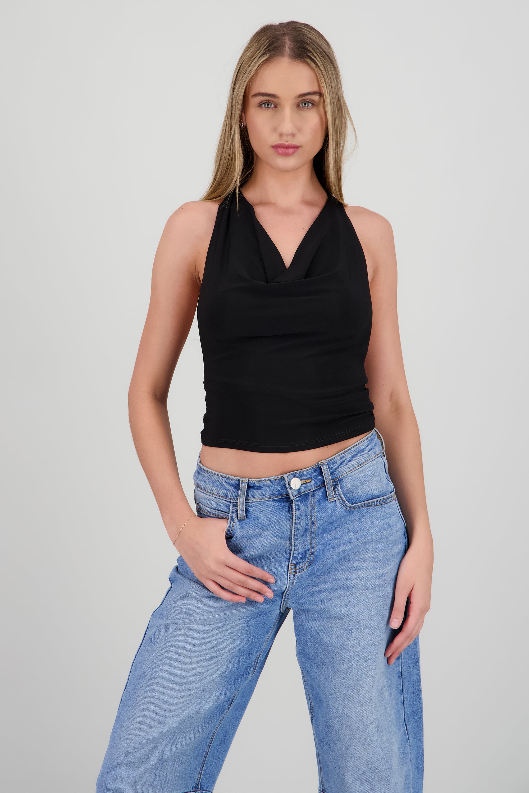 Top halter escote columpio NEGRO