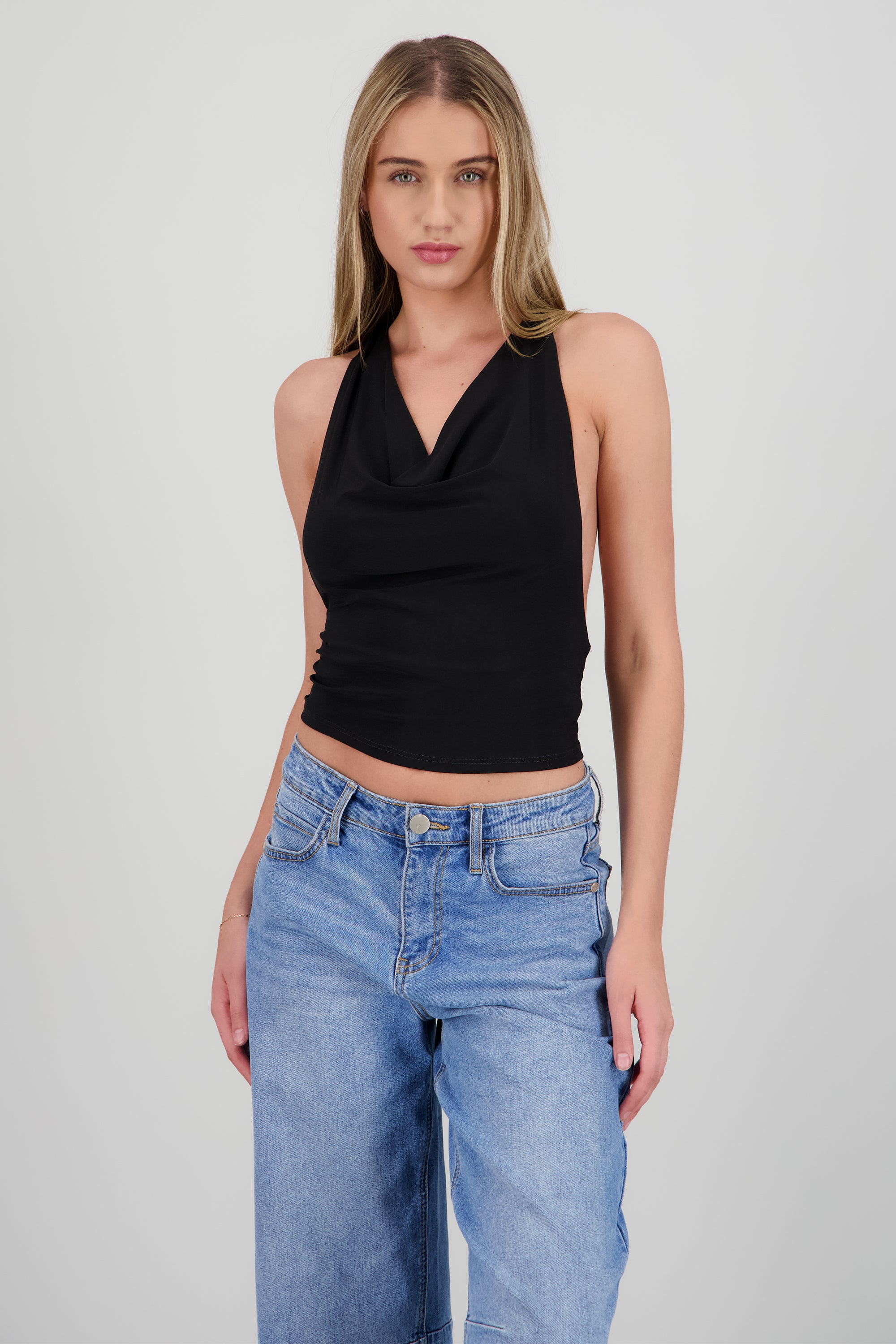 Top halter escote columpio NEGRO