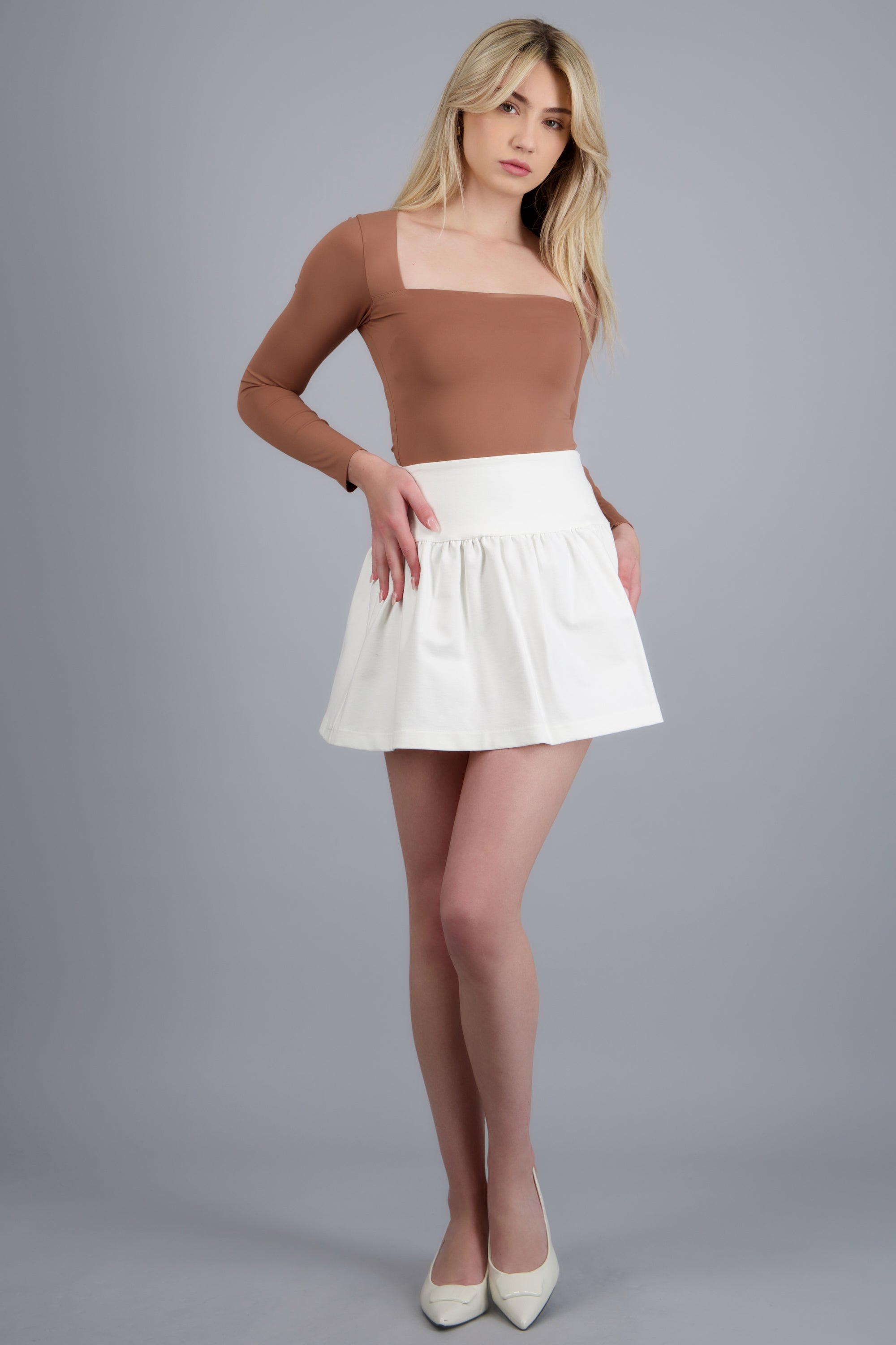 Falda mini tacto suave HUESO