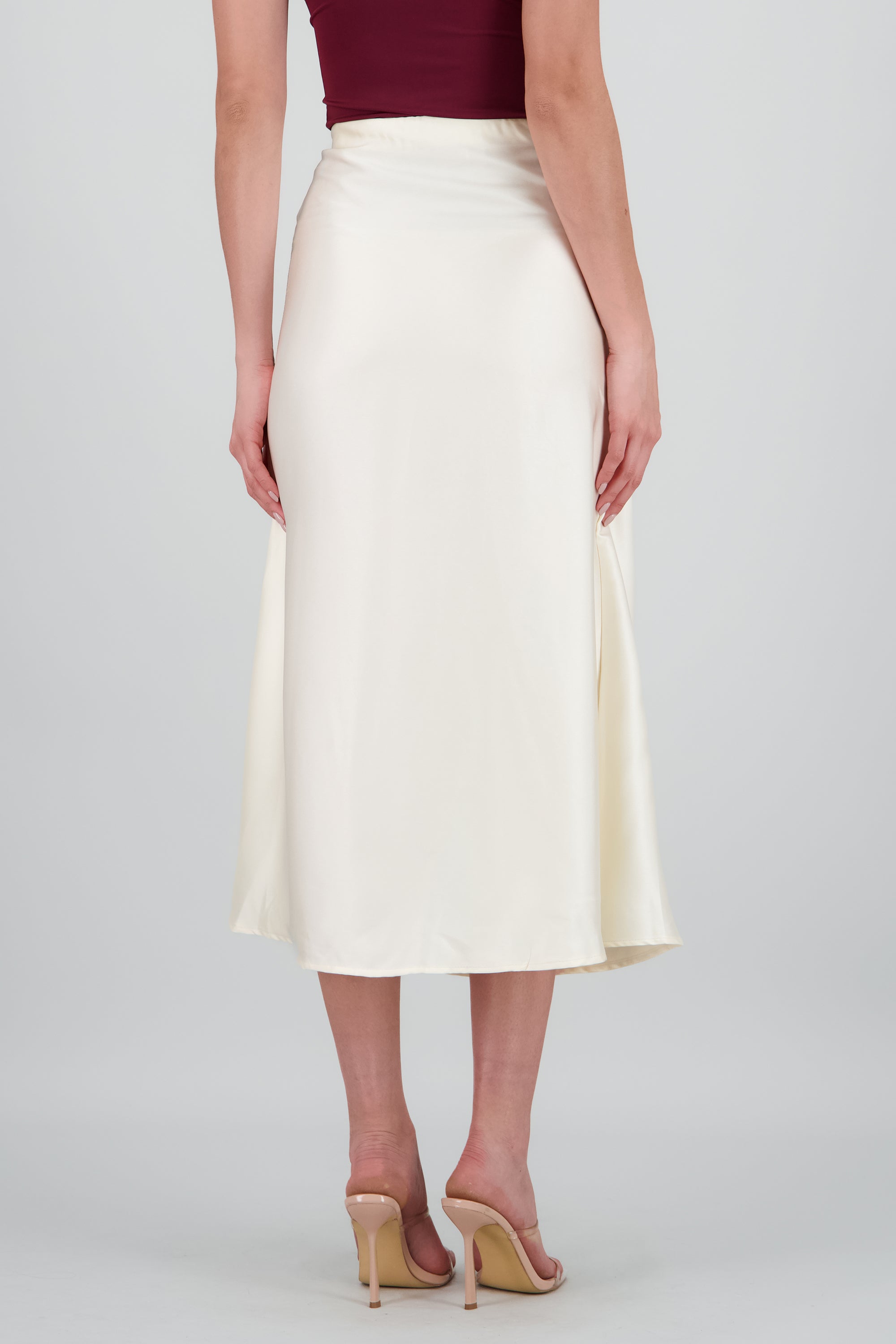 Falda midi satinada lisa HUESO