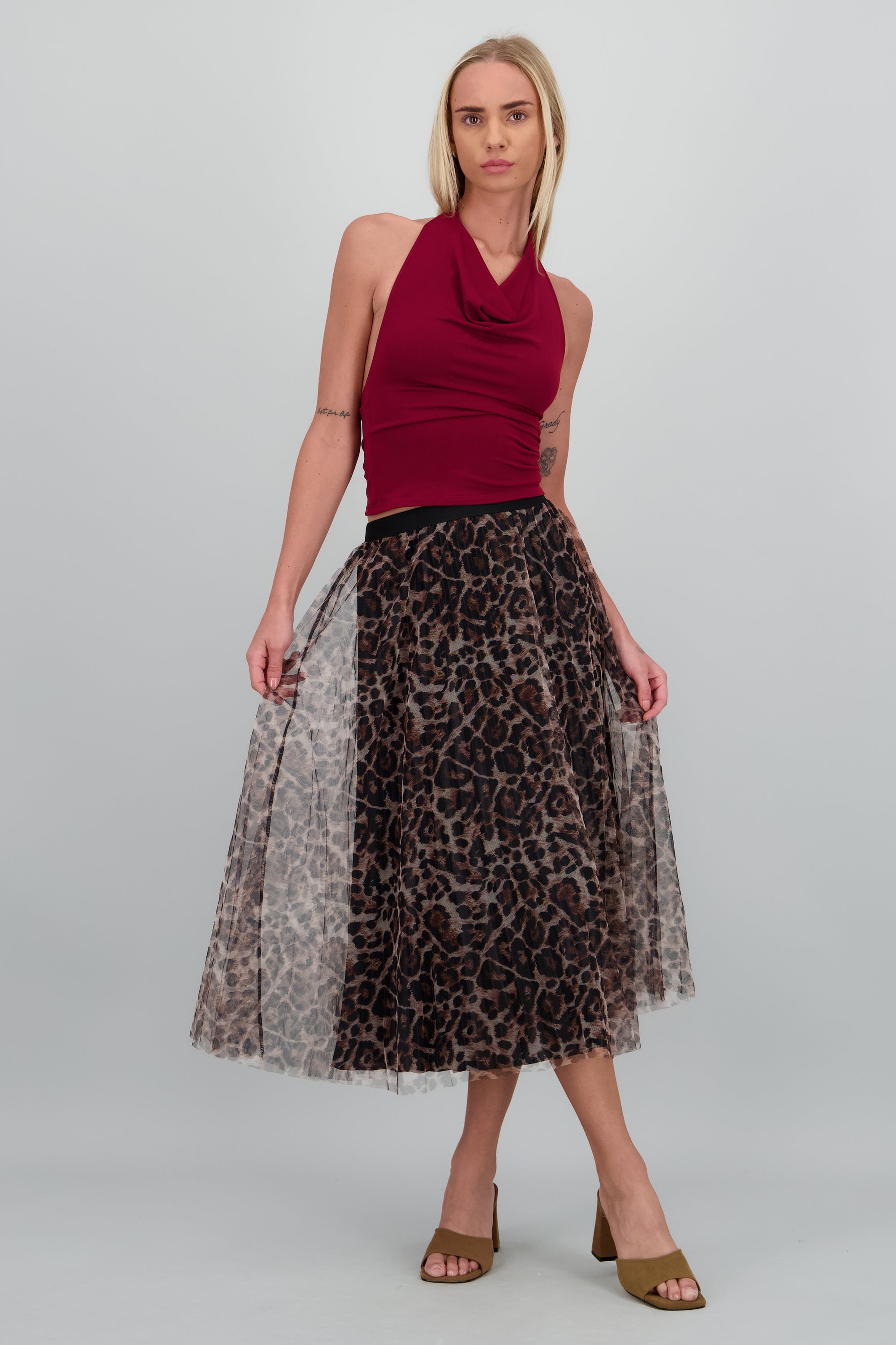 Falda mini tableada animal print CAFE COMBO