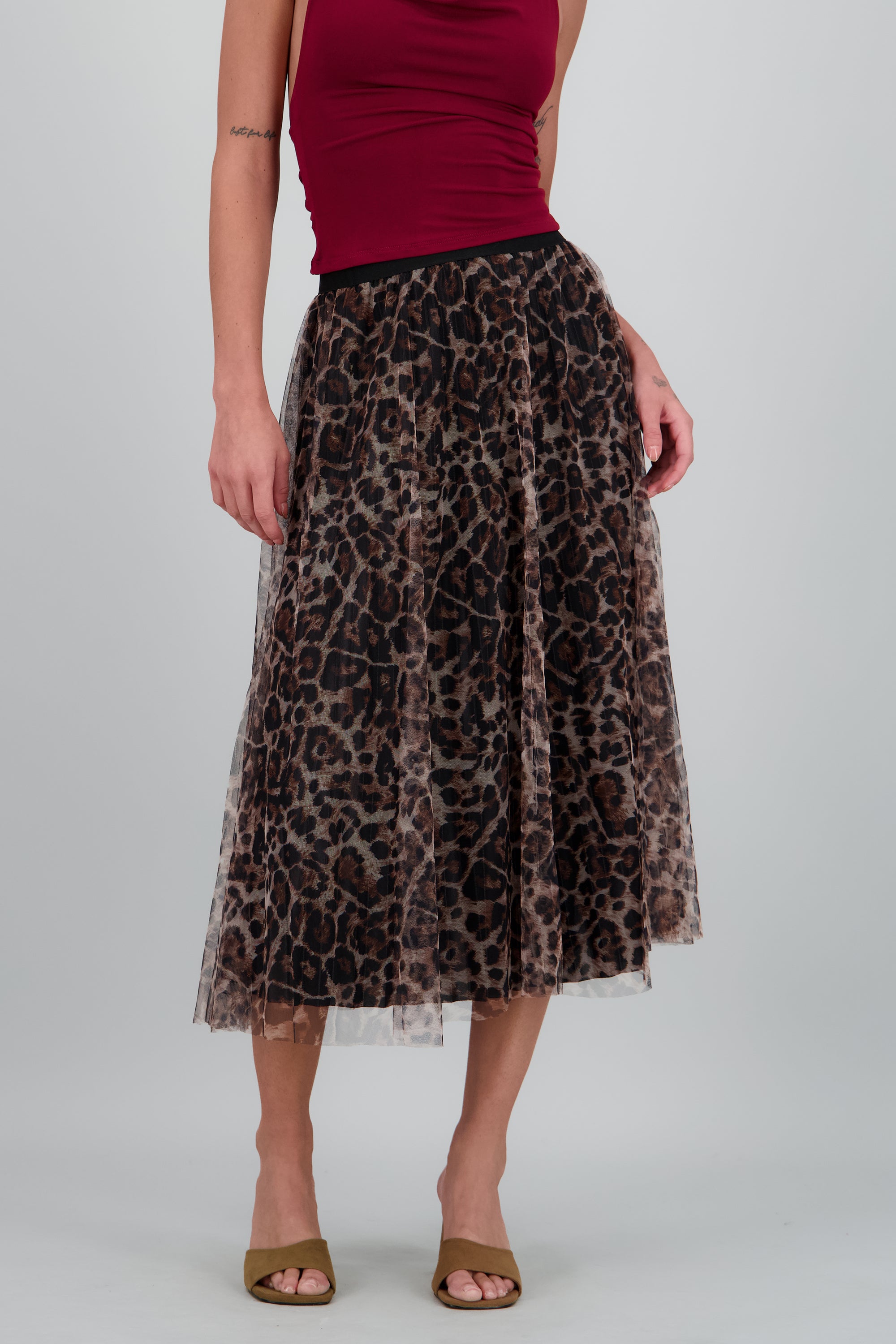 Falda mini tableada animal print CAFE COMBO