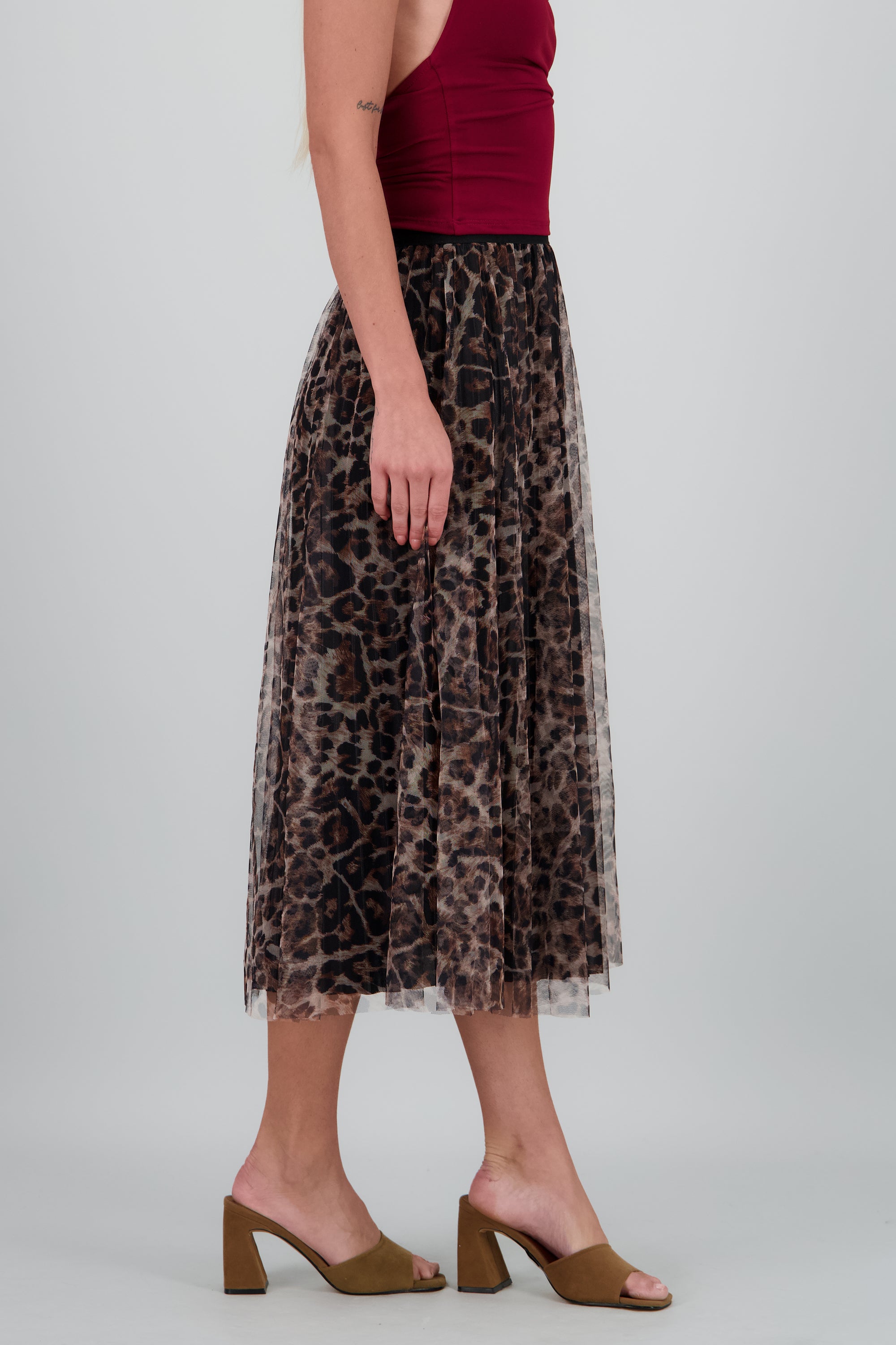 Falda mini tableada animal print CAFE COMBO