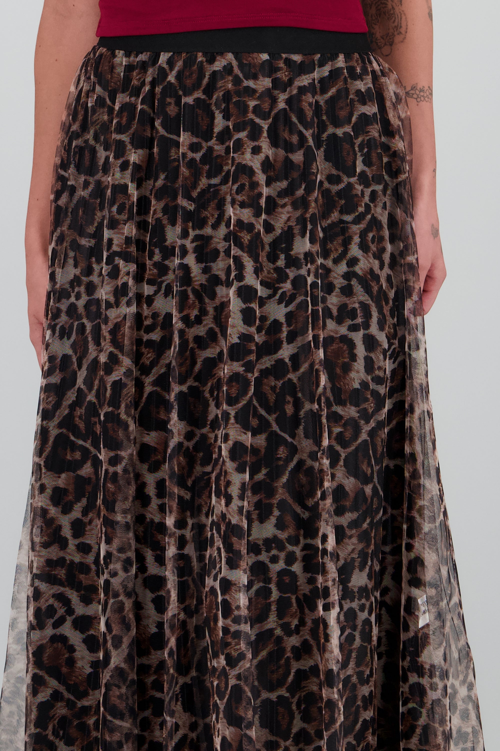 Falda mini tableada animal print CAFE COMBO