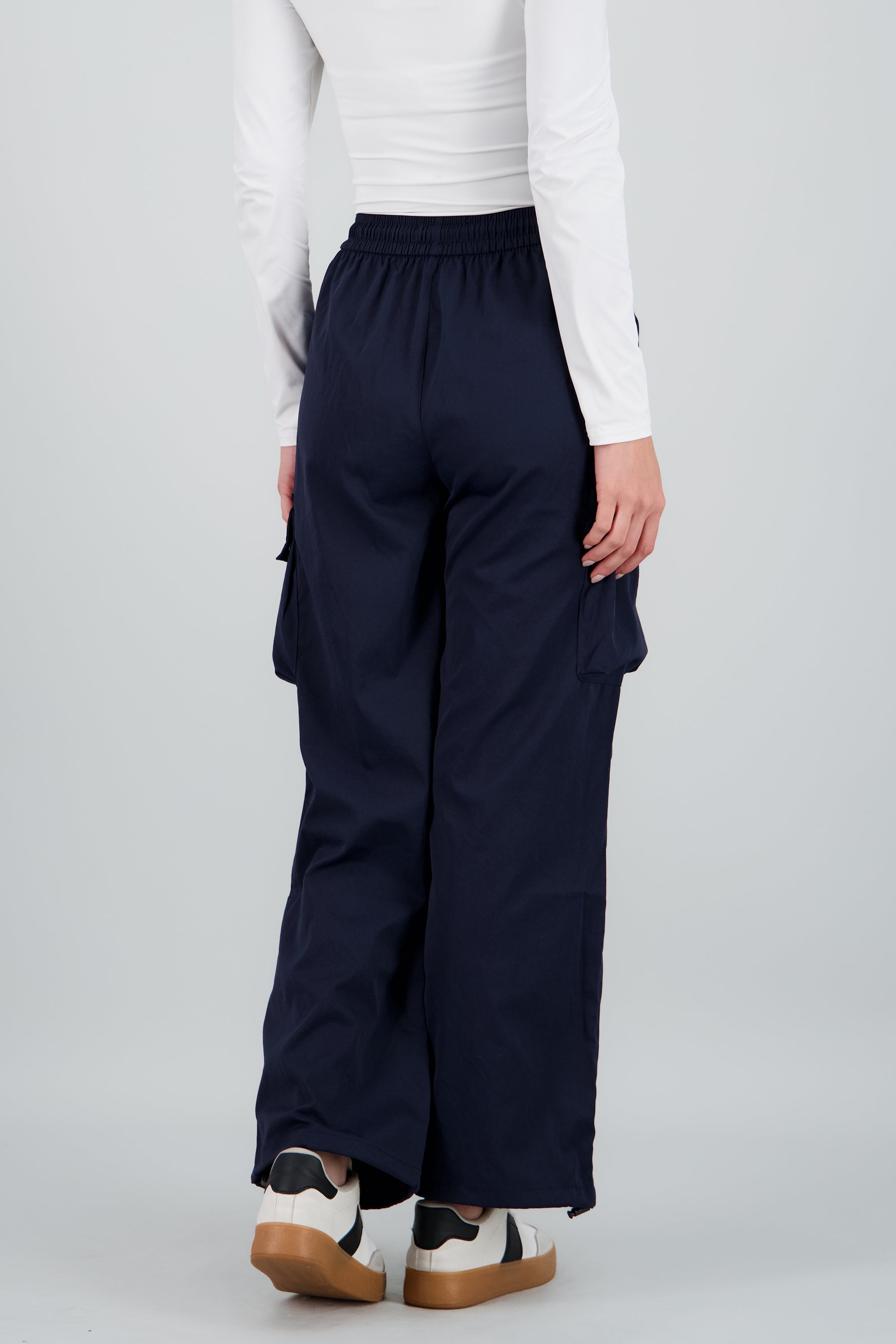 Pantalon parachute con bolsas MARINO