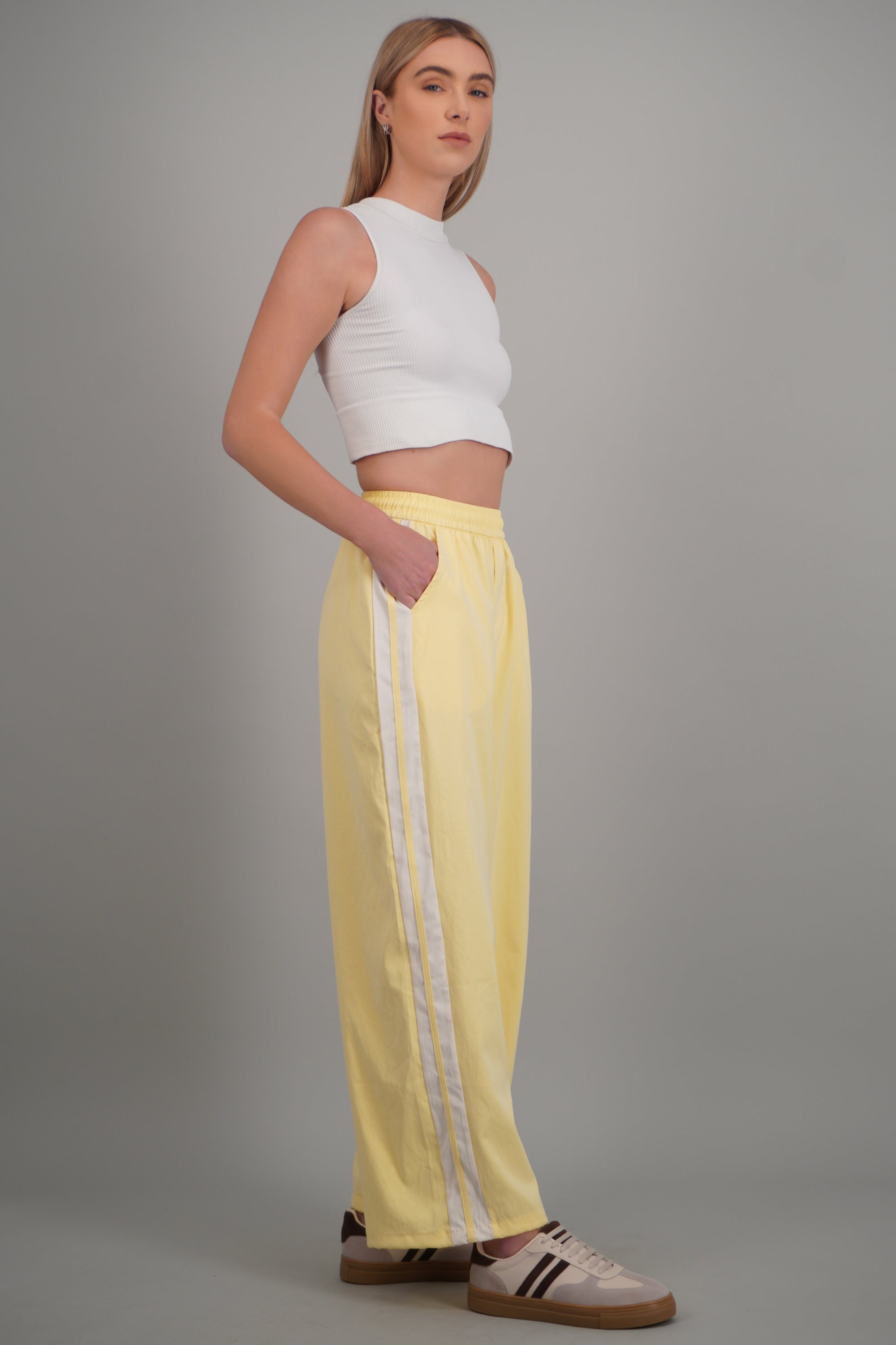 Pantalon rayas en costados AMARILLO PASTEL