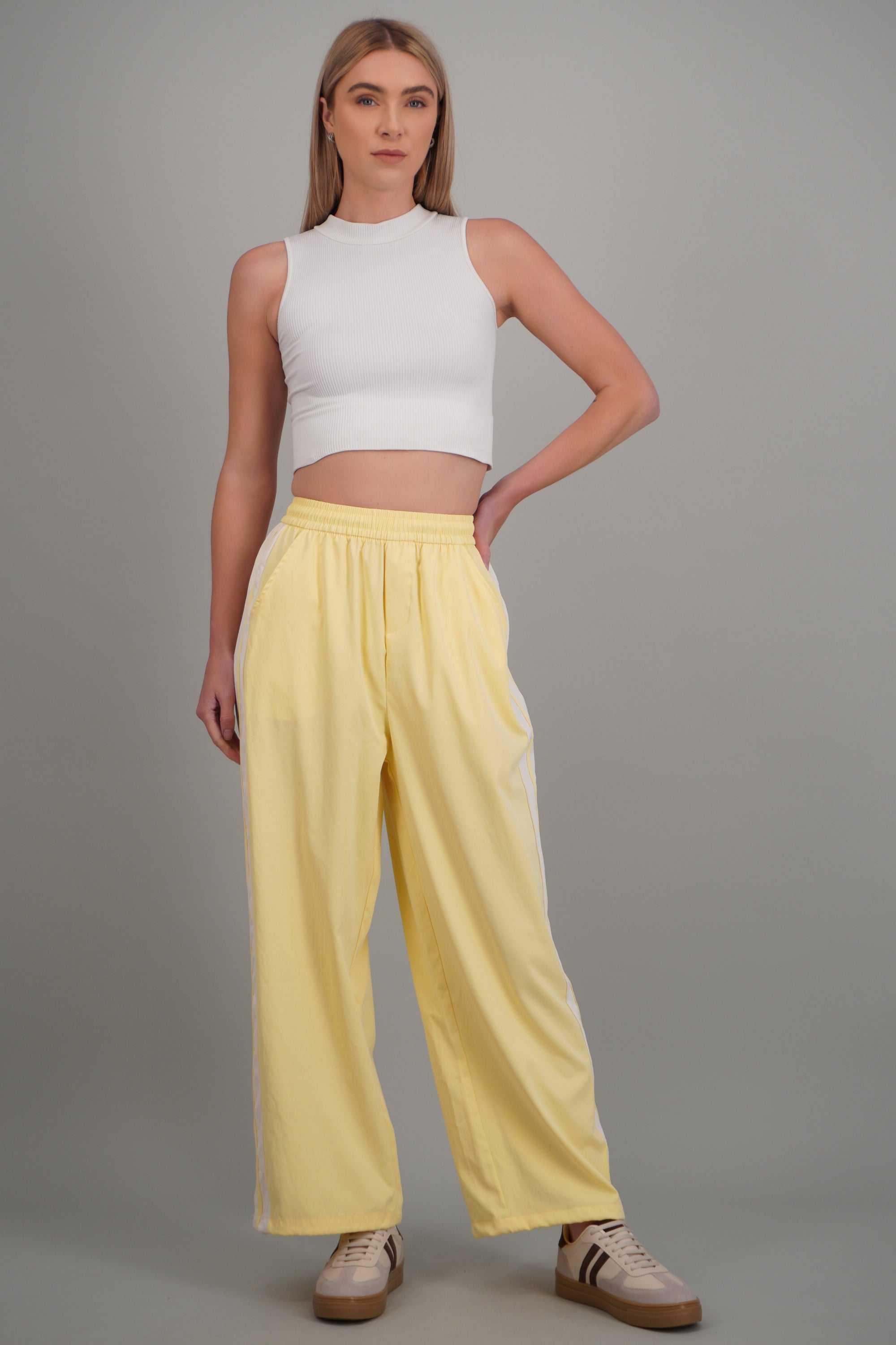 Pantalon rayas en costados AMARILLO PASTEL