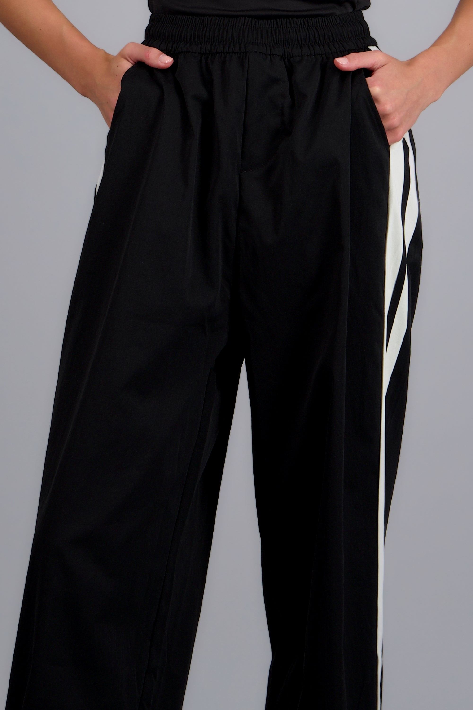 Pantalon rayas en costados NEGRO