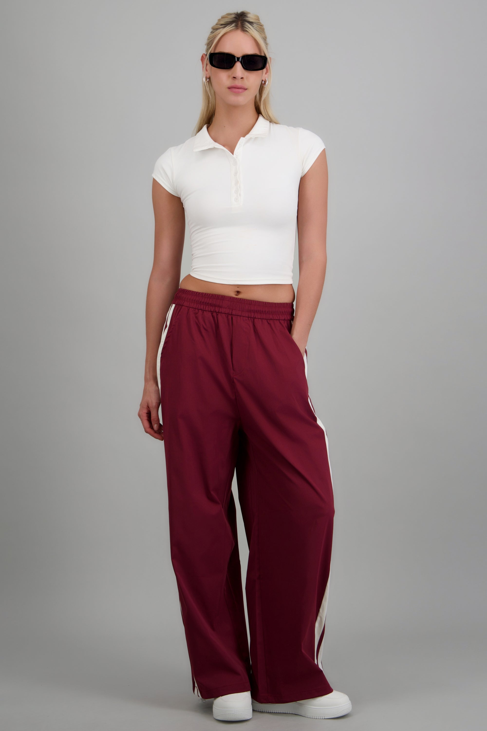 Pantalon rayas en costados VINO