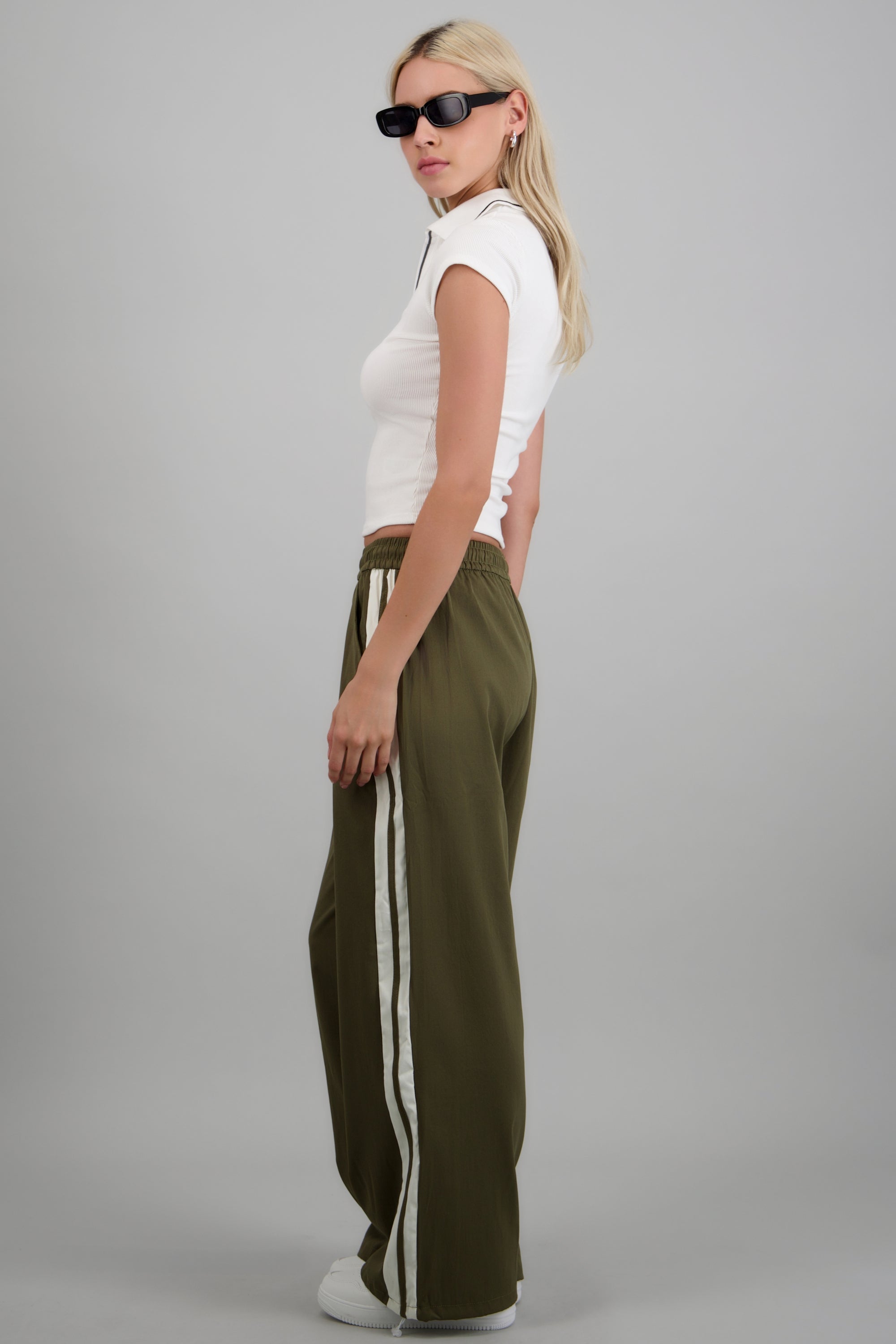 Pantalon rayas en costados OLIVO