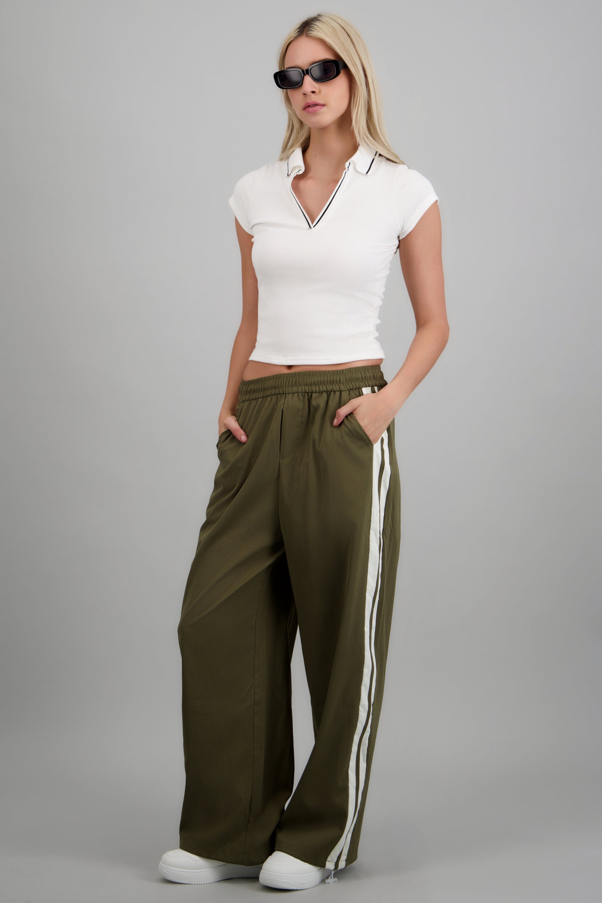 Pantalon rayas en costados OLIVO