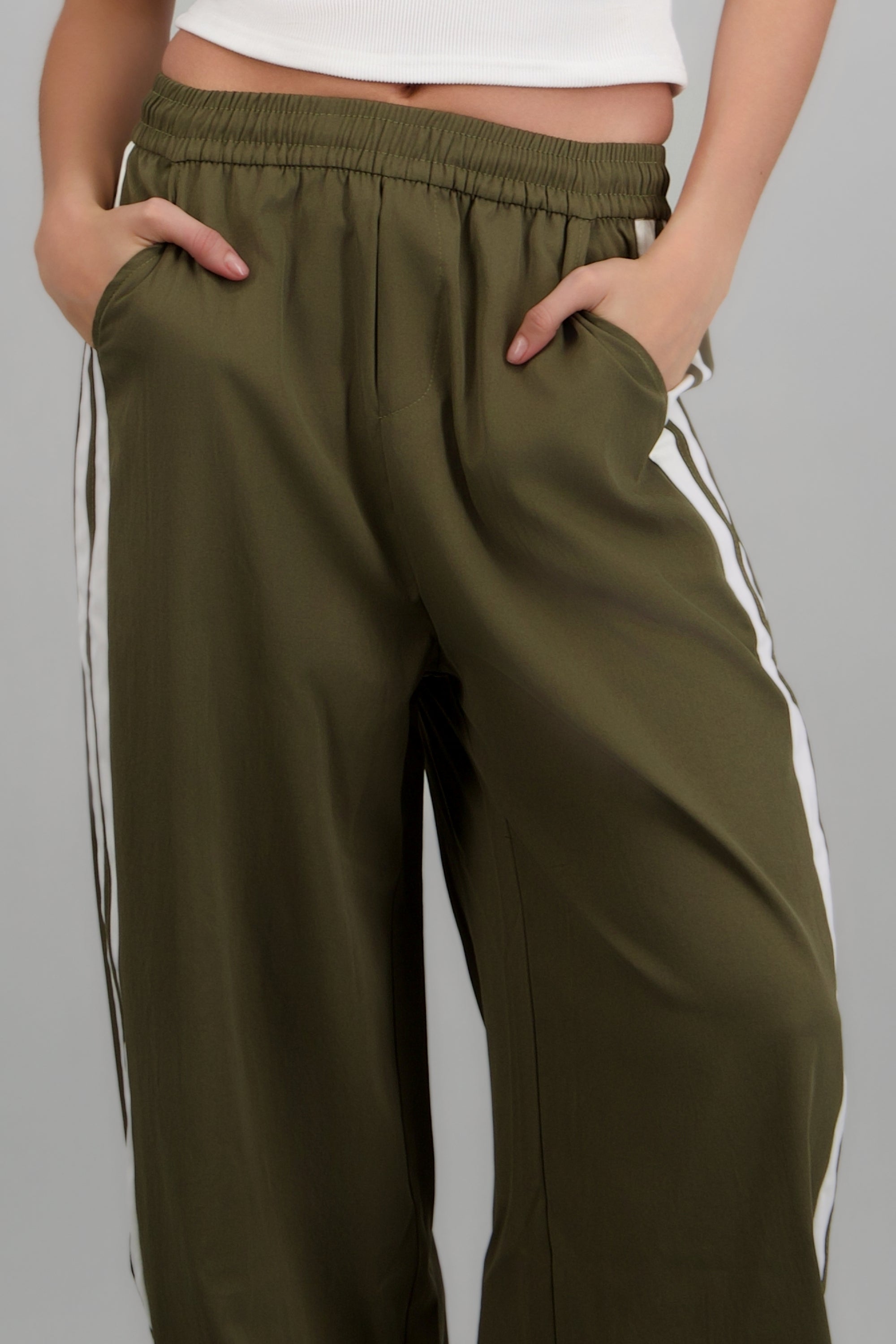 Pantalon rayas en costados OLIVO
