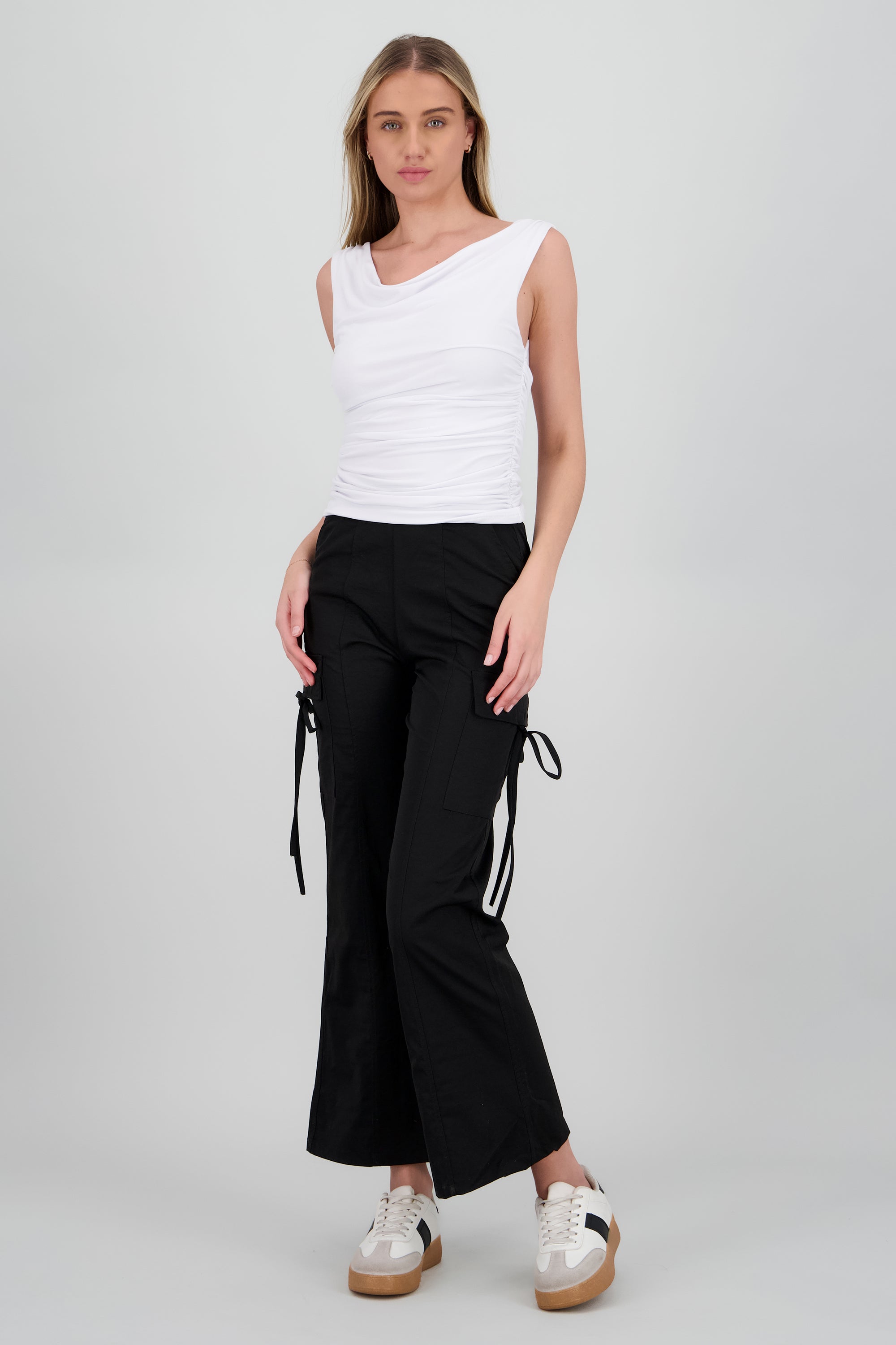 Pantalon cargo liso NEGRO