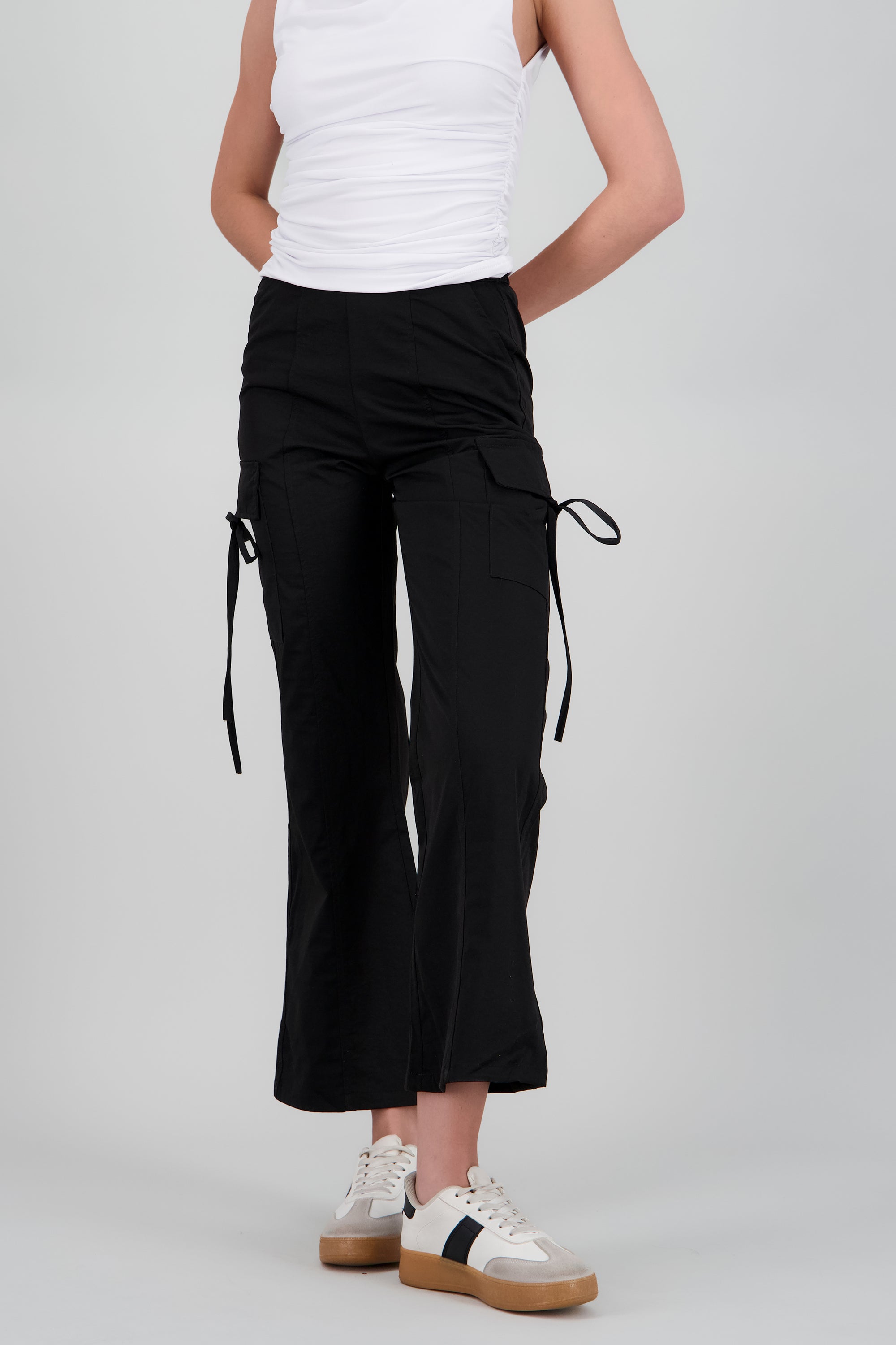 Pantalon cargo liso NEGRO