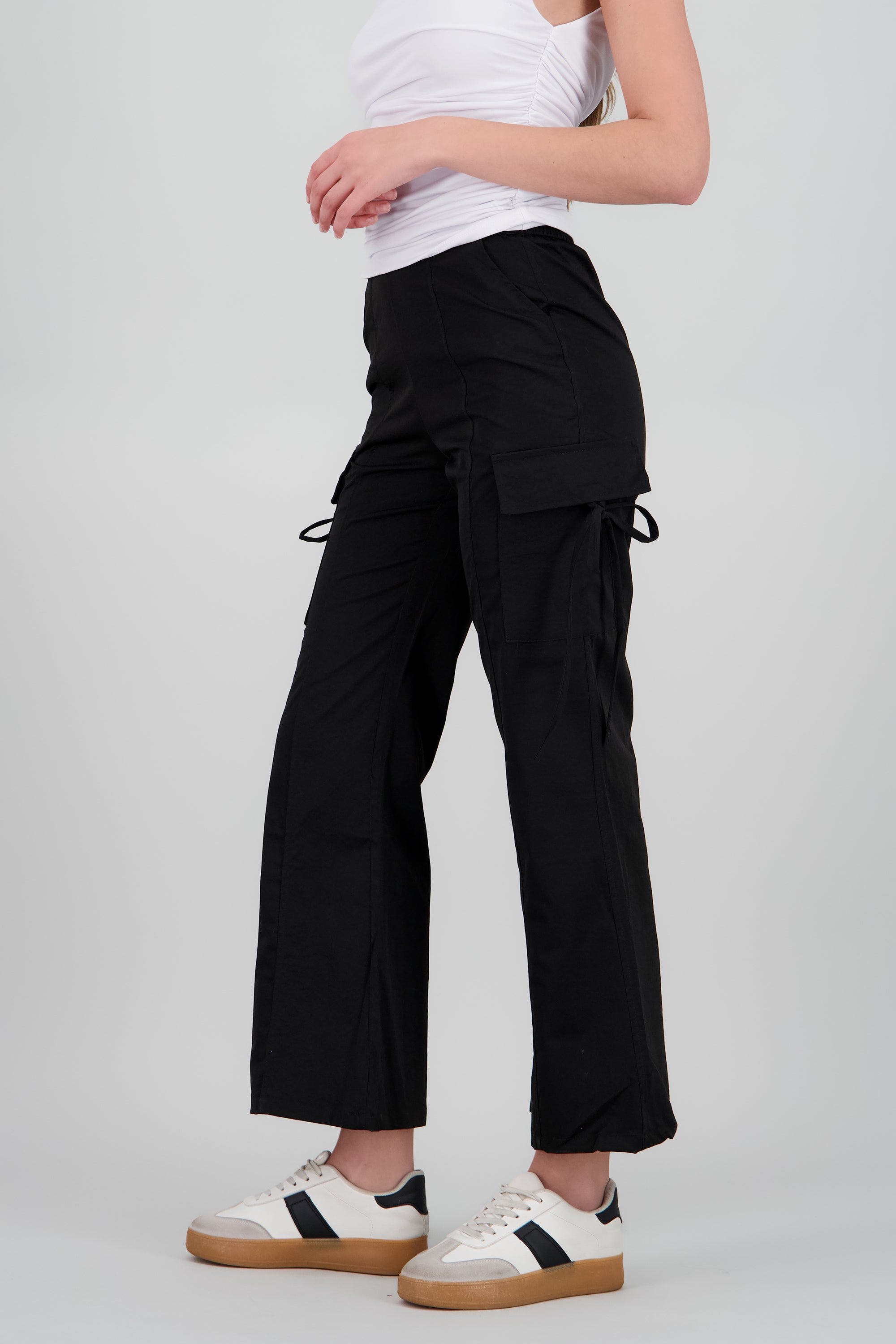 Pantalon cargo liso NEGRO
