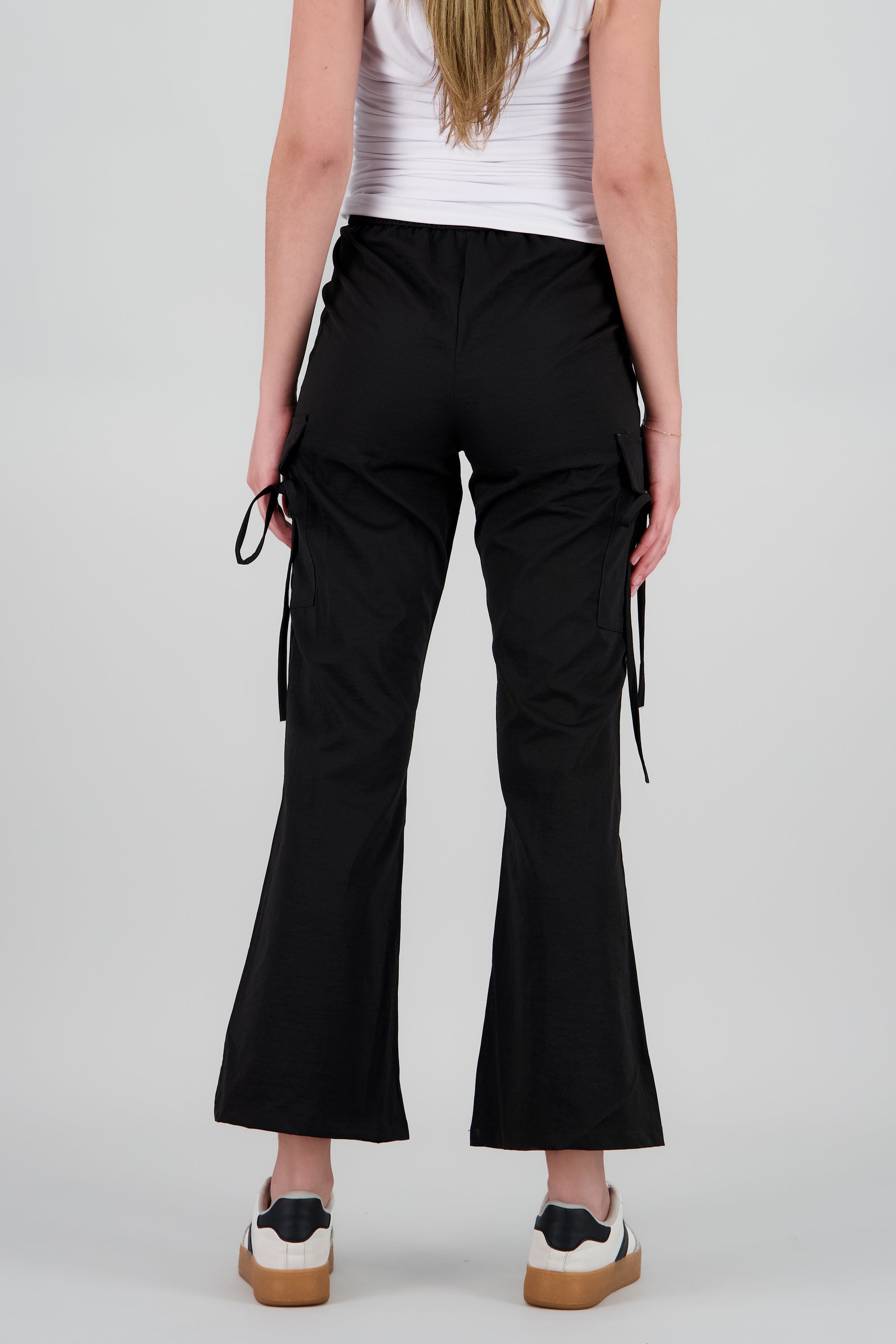 Pantalon cargo liso NEGRO