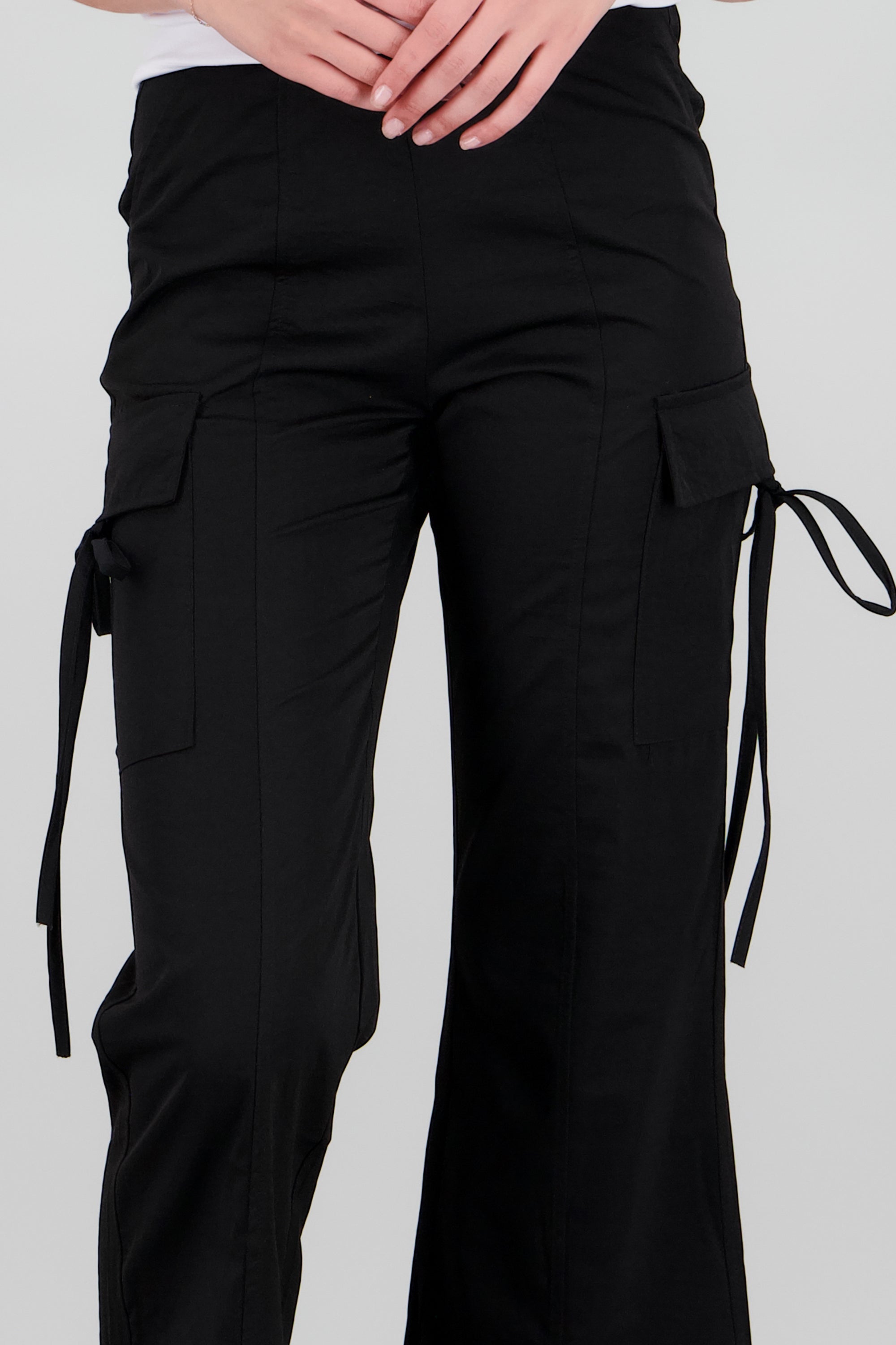Pantalon cargo liso NEGRO
