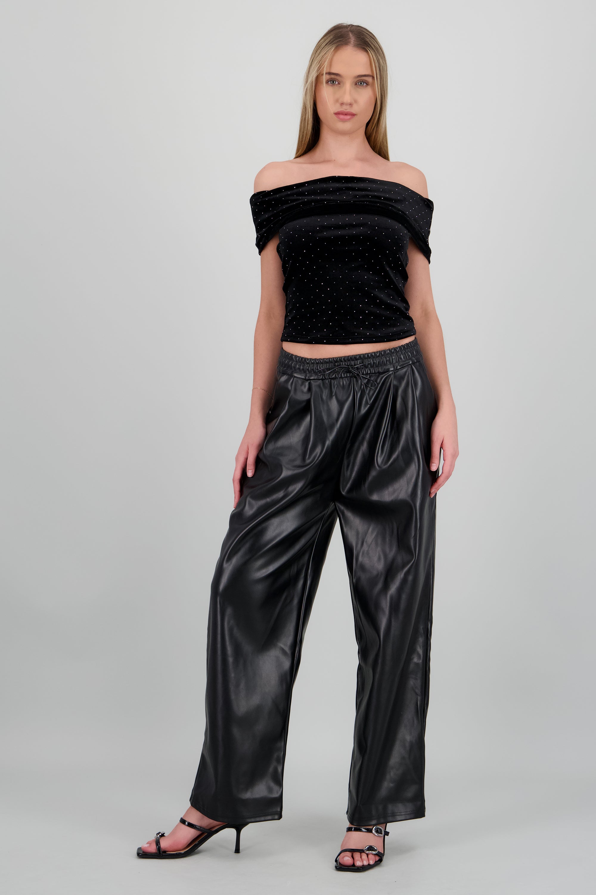 Pantalon recto efecto piel NEGRO