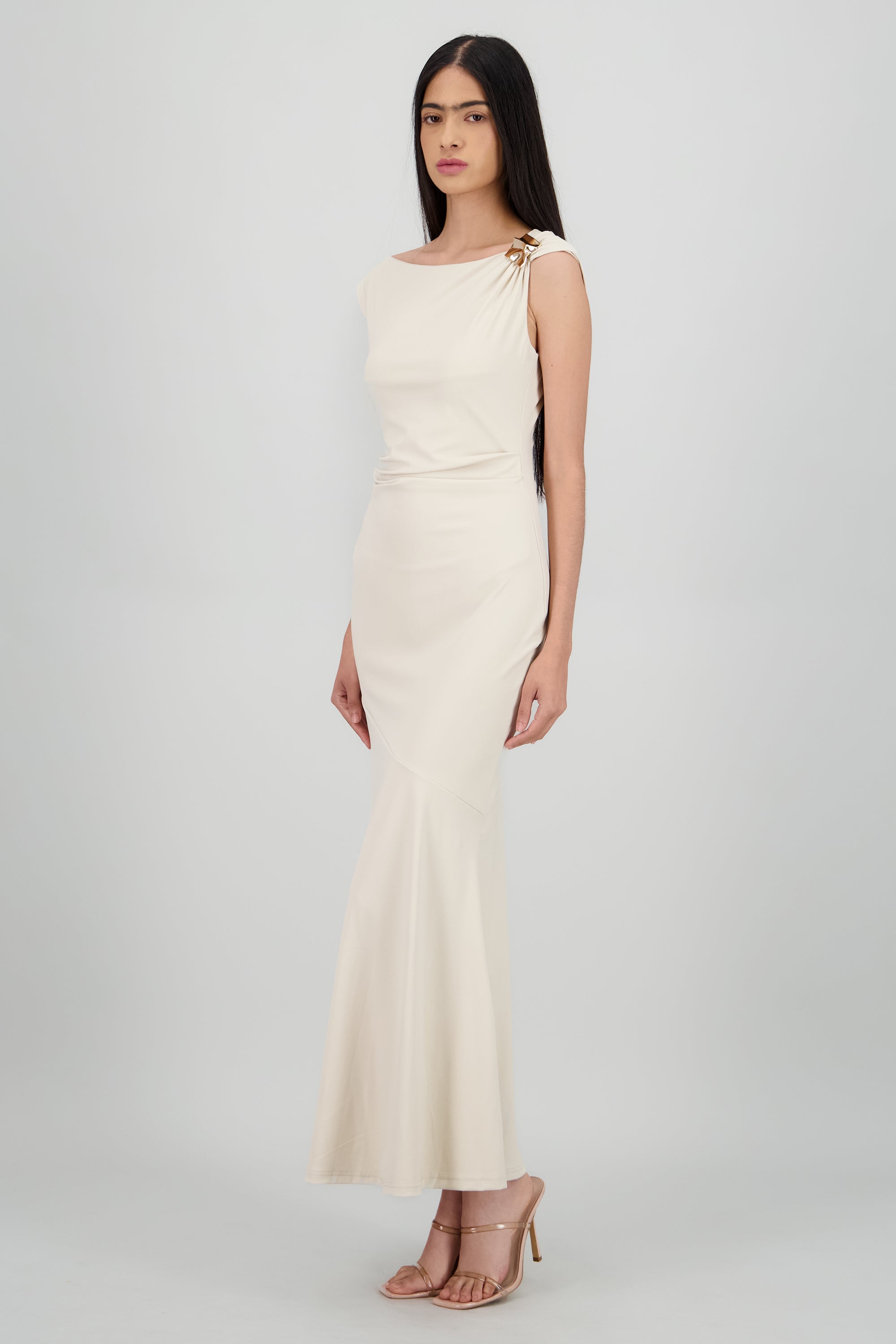 Vestido largo con detalle en el hombro BEIGE