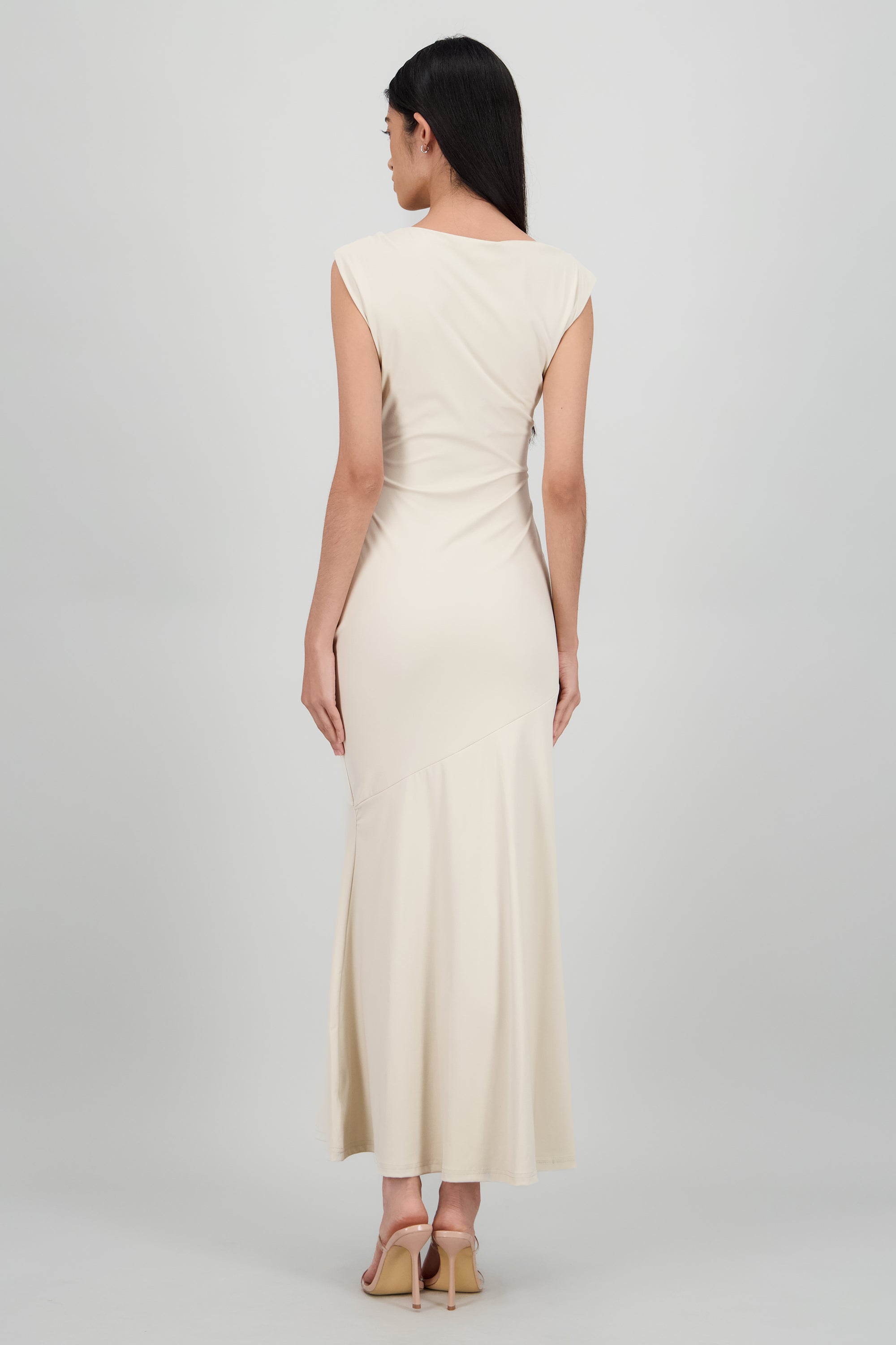 Vestido largo con detalle en el hombro BEIGE