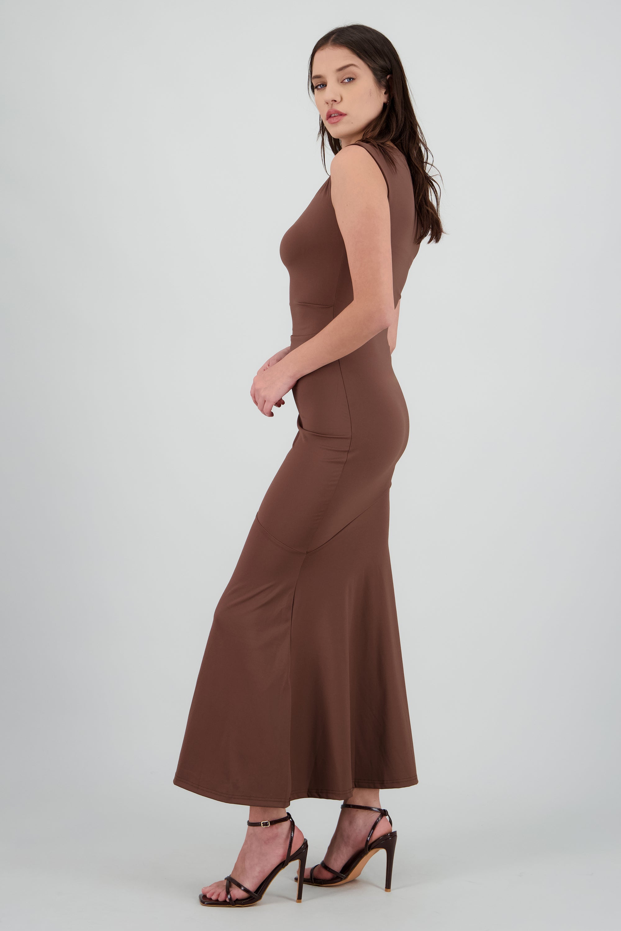 Vestido largo con detalle en el hombro CHOCOLATE