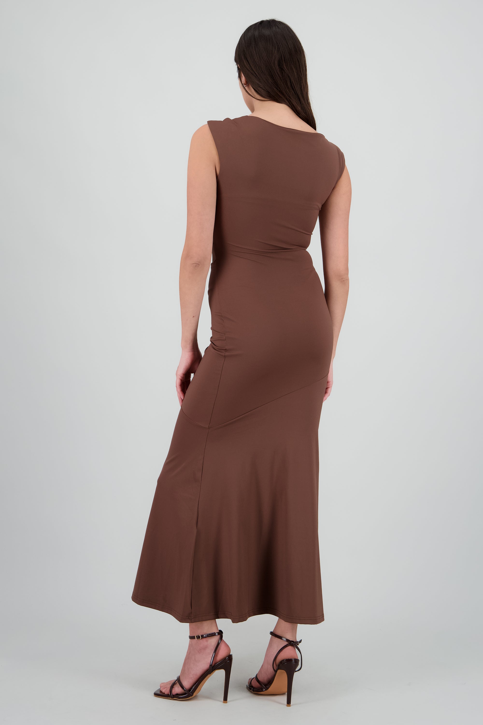 Vestido largo con detalle en el hombro CHOCOLATE