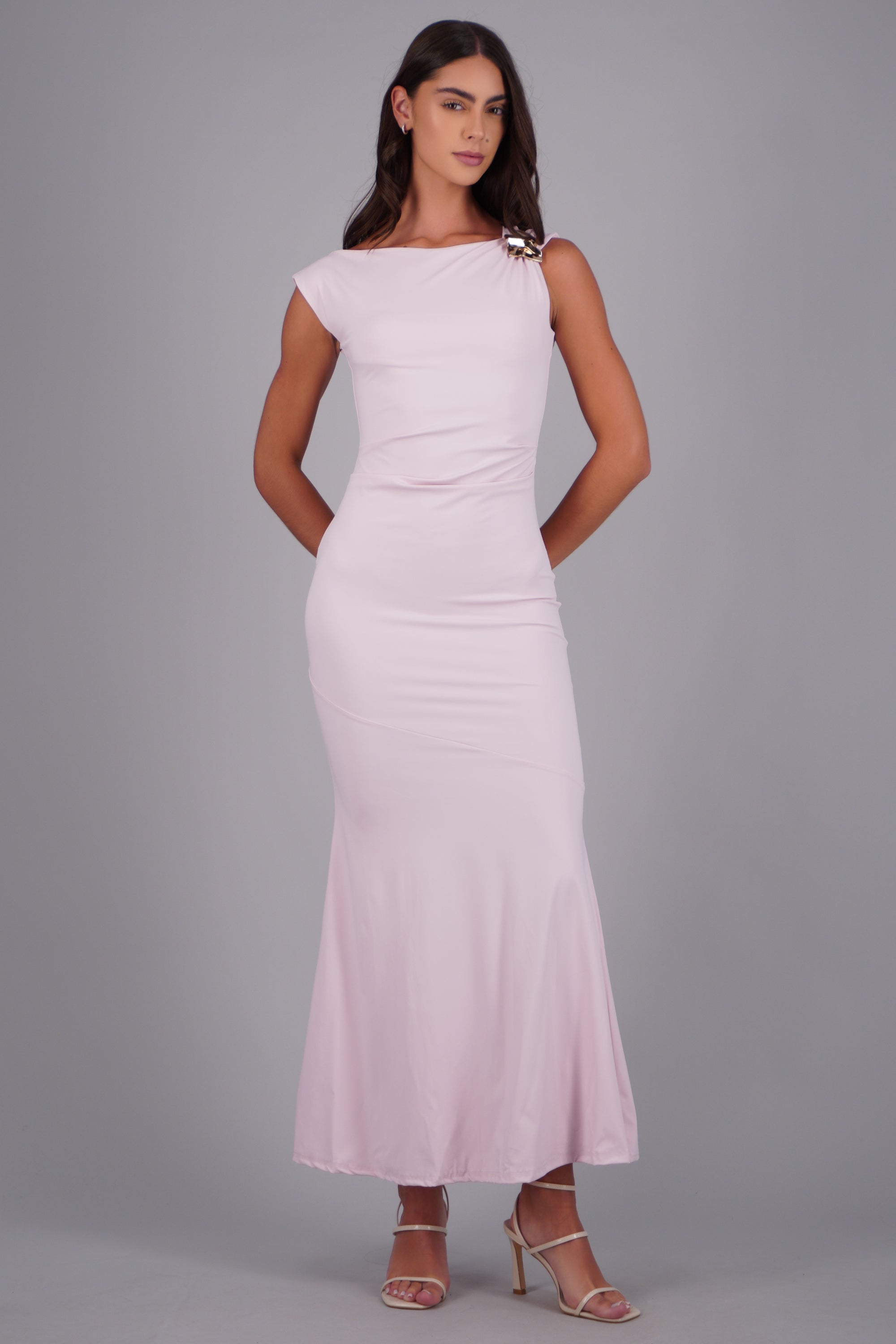 Vestido largo con detalle en el hombro ROSA PASTEL