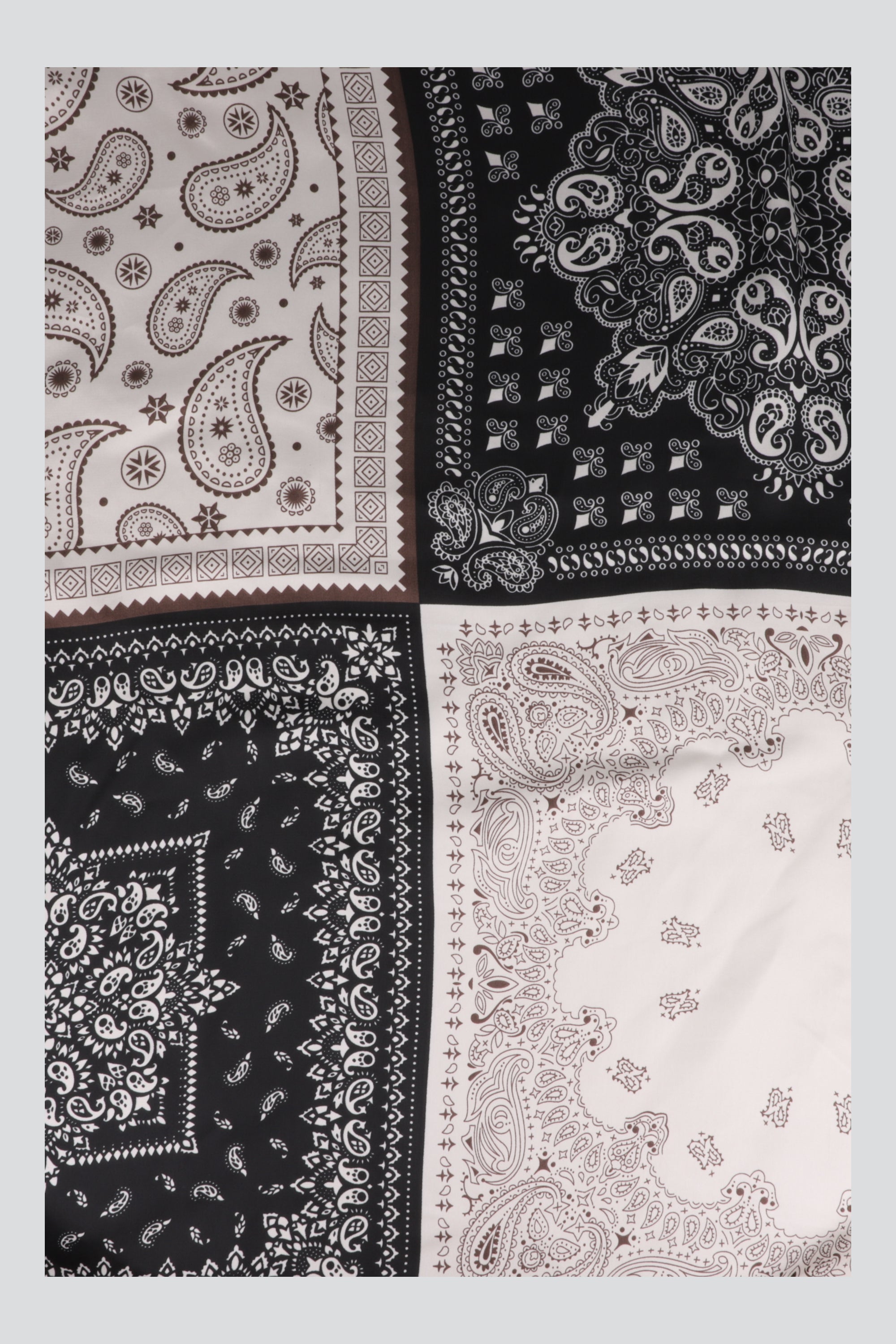 Pañuelo 4 divisiones paisleys NEGRO