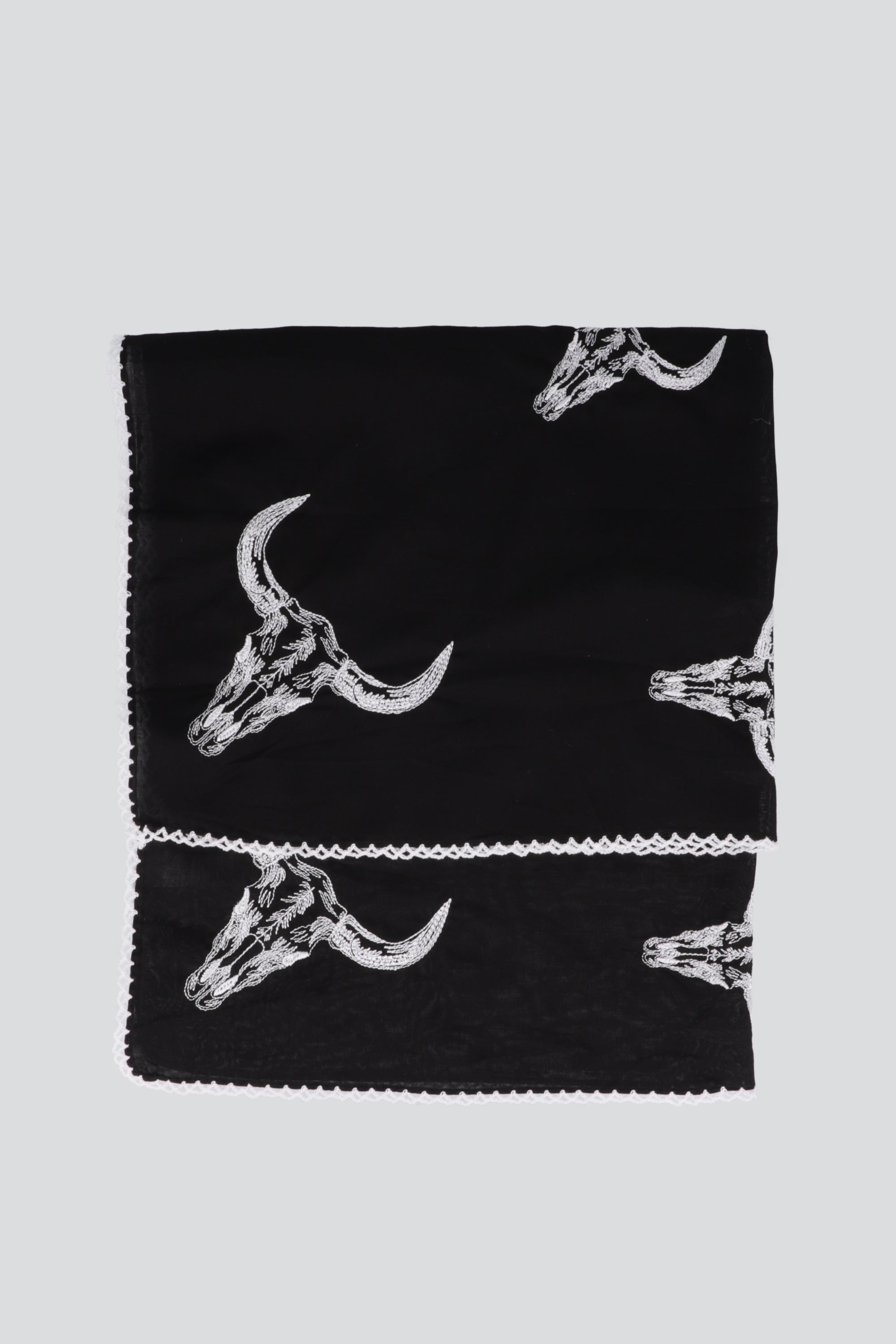 Pañuelo craneo vaca bordado NEGRO