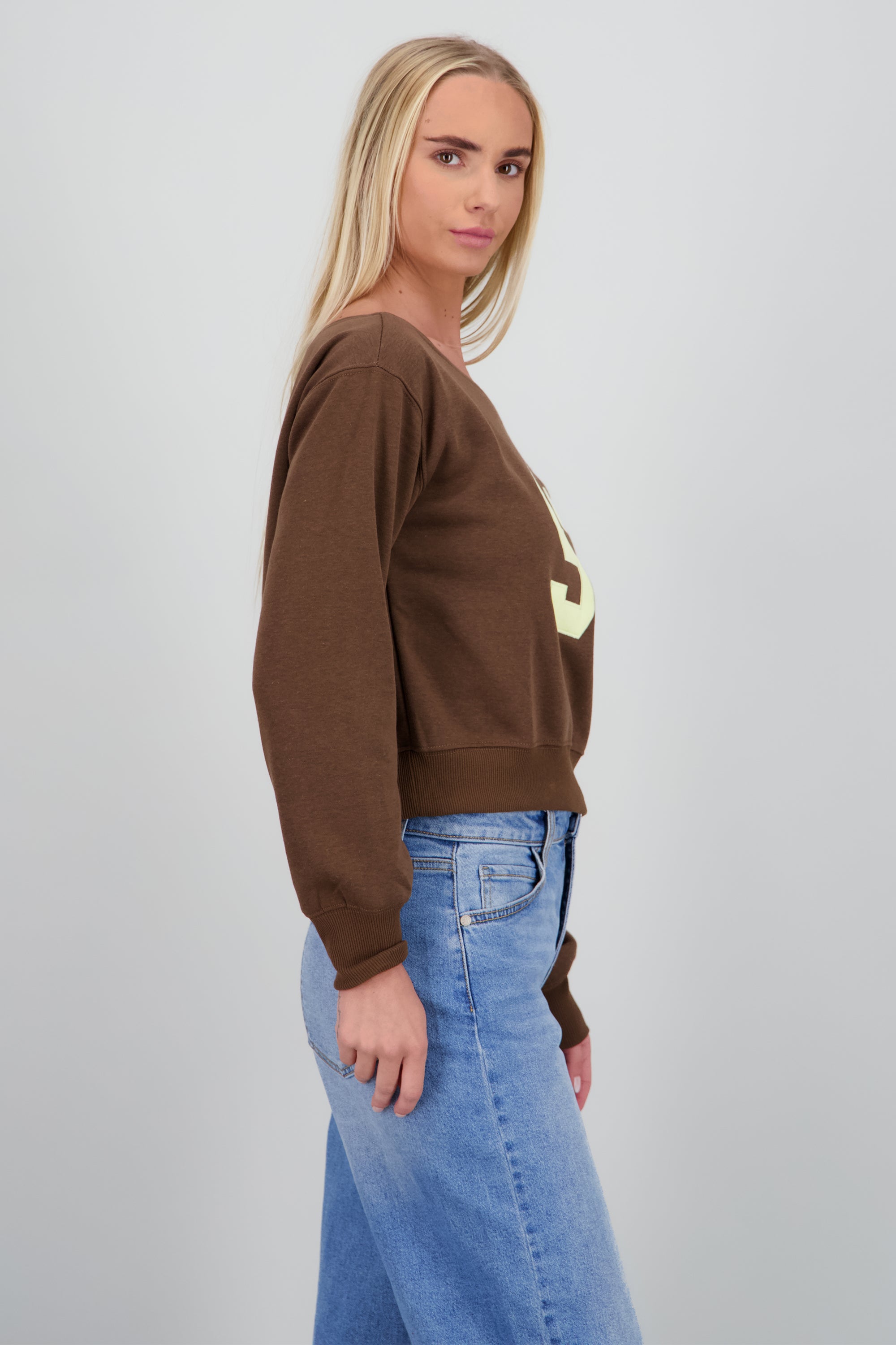 DARK BROWN
