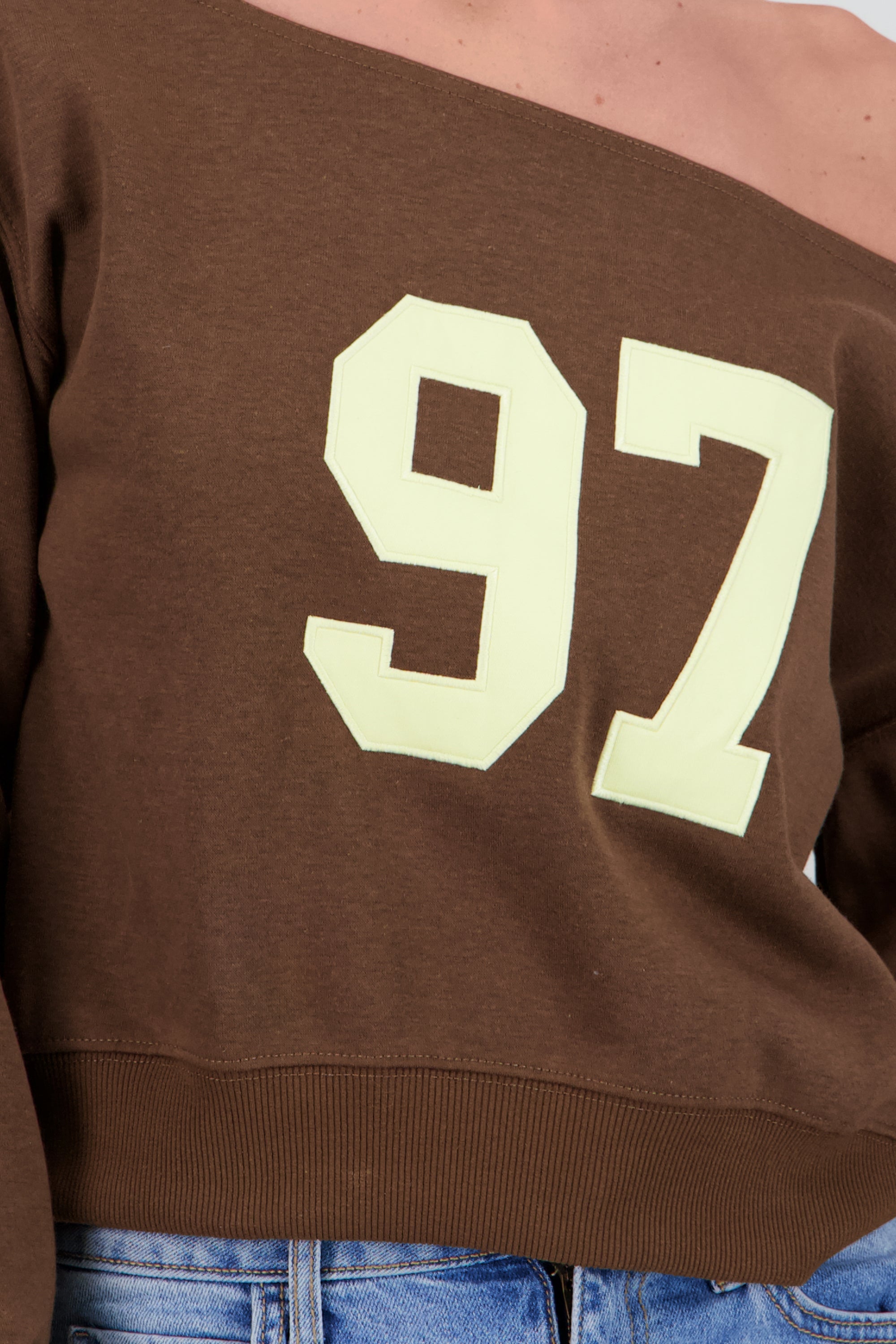 DARK BROWN