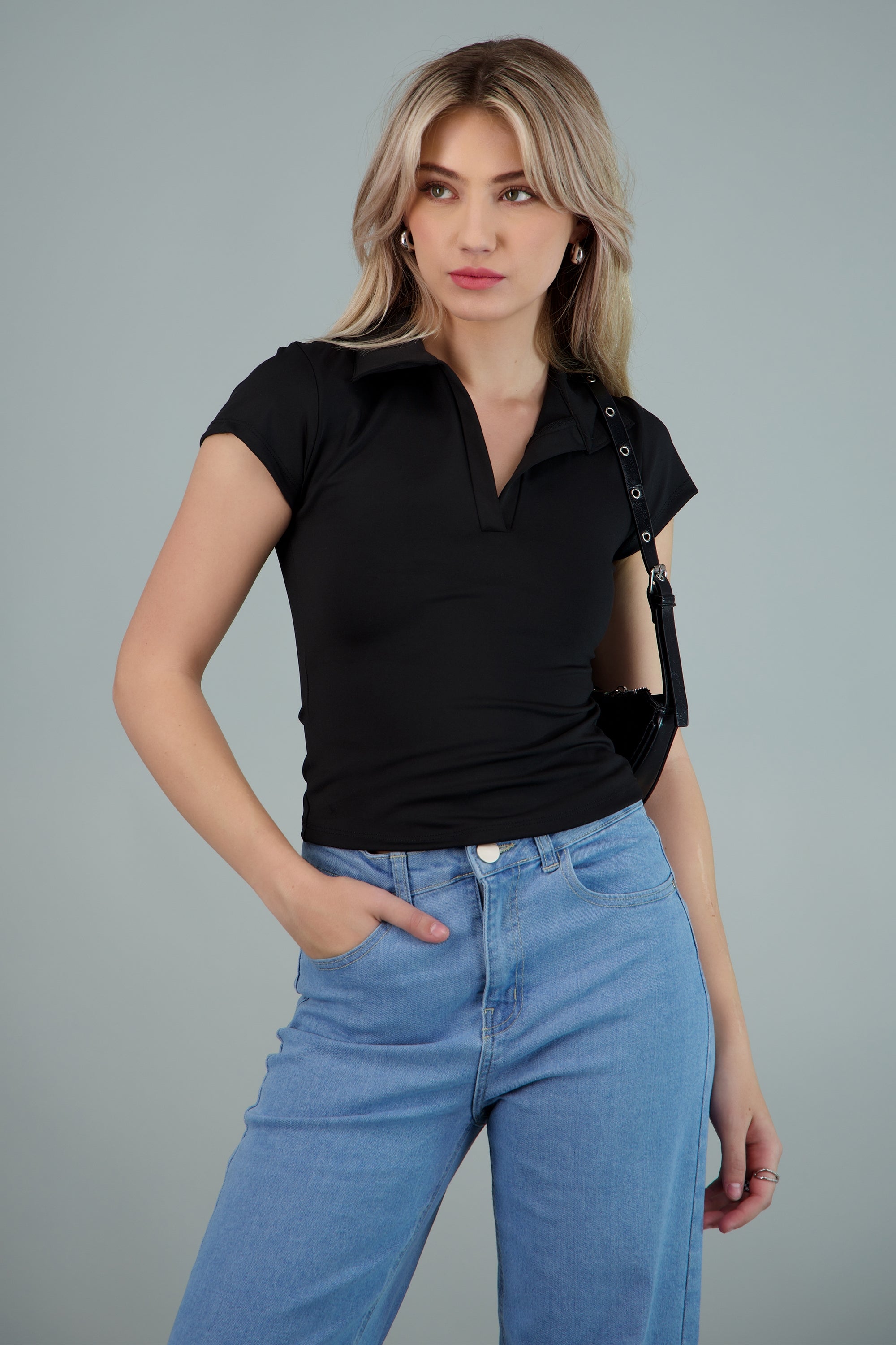 Top manca corta cuello polo NEGRO