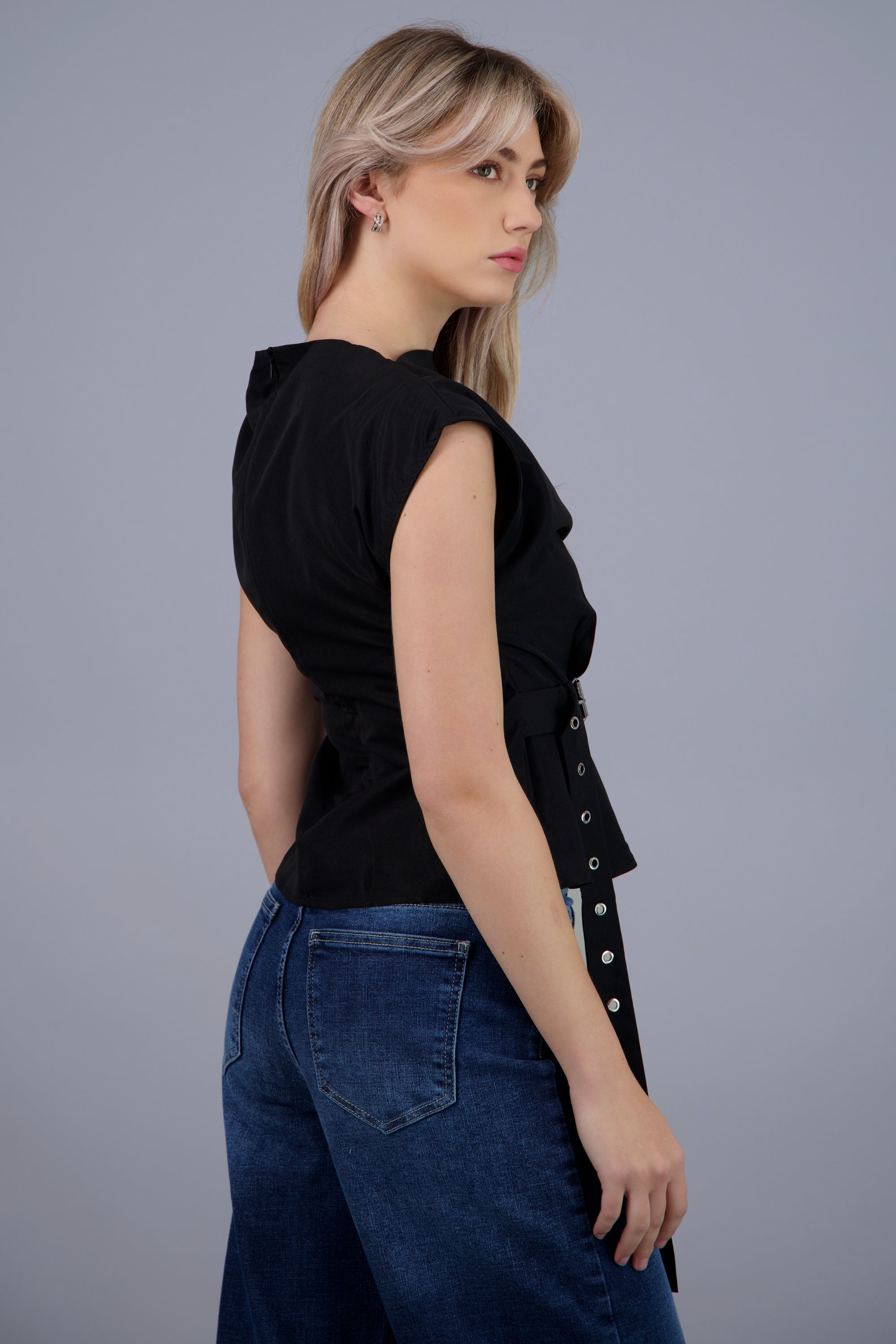 Blusa drapeada con cinturon NEGRO