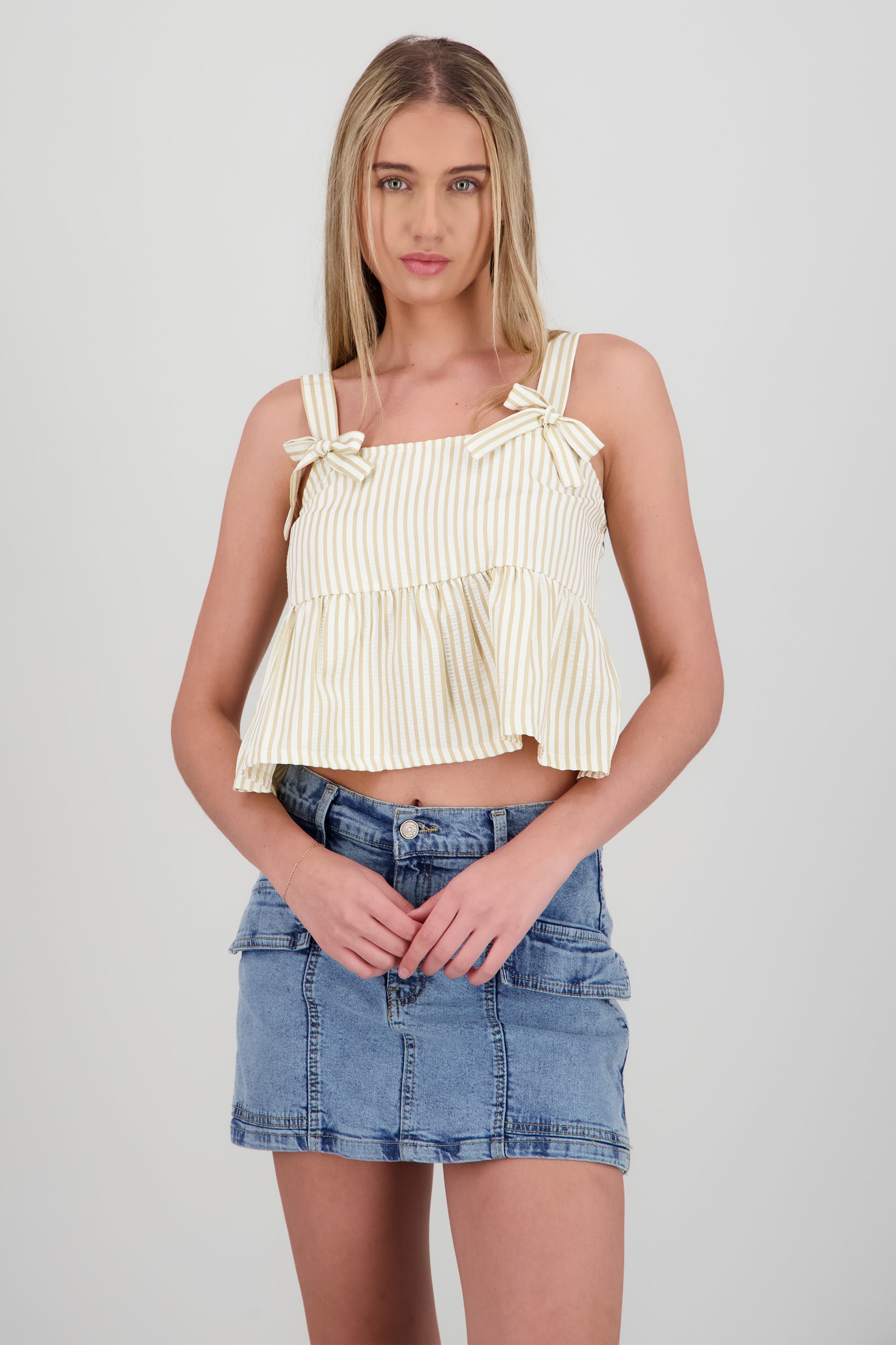 Top sin manga detalle olan moños KHAKI COMBO